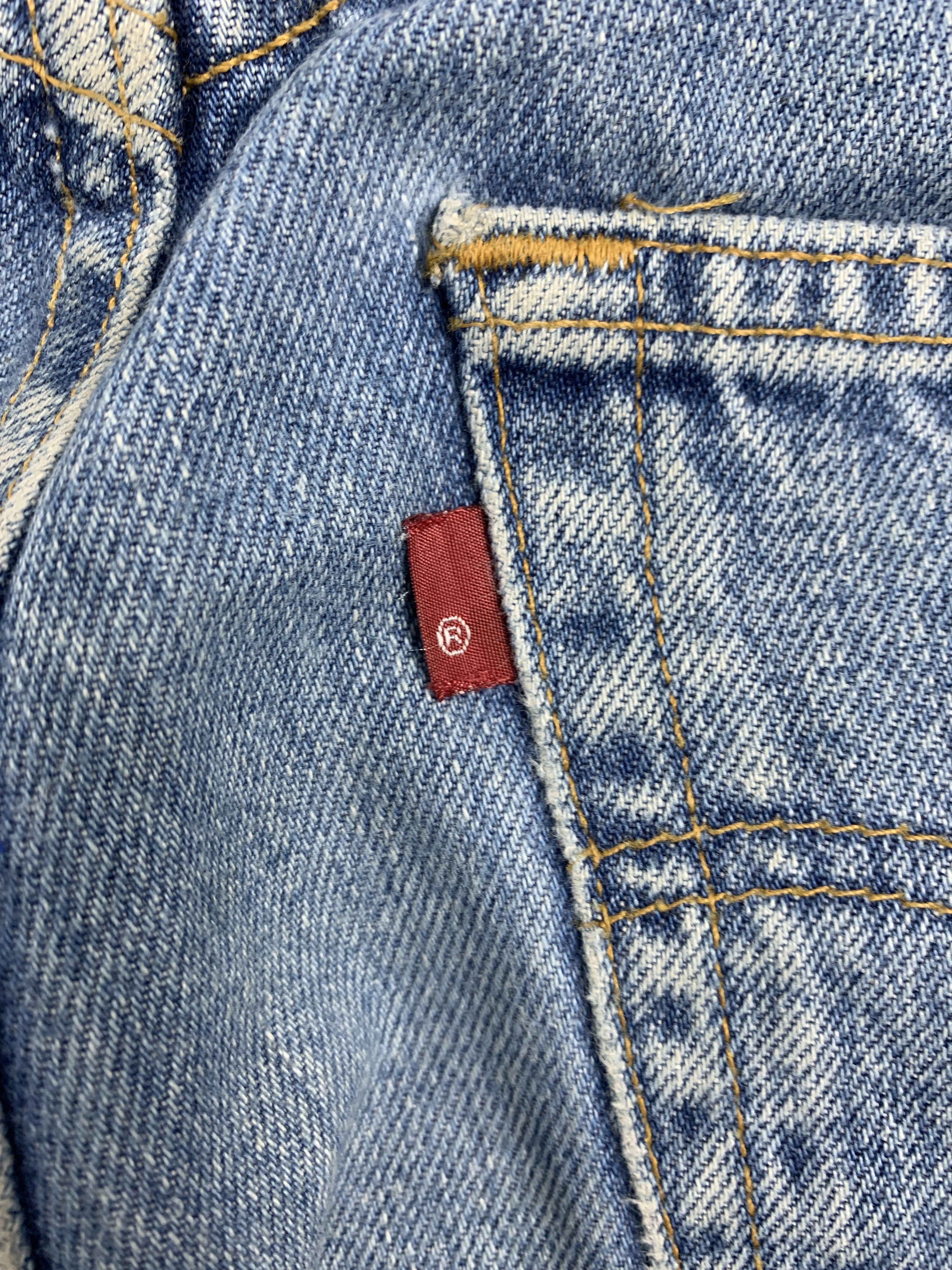 Levi's × Vintage Vintage Levi's 560 Loose Fit Distressed Mid Wash Jeans Size US 29 - 11 Thumbnail