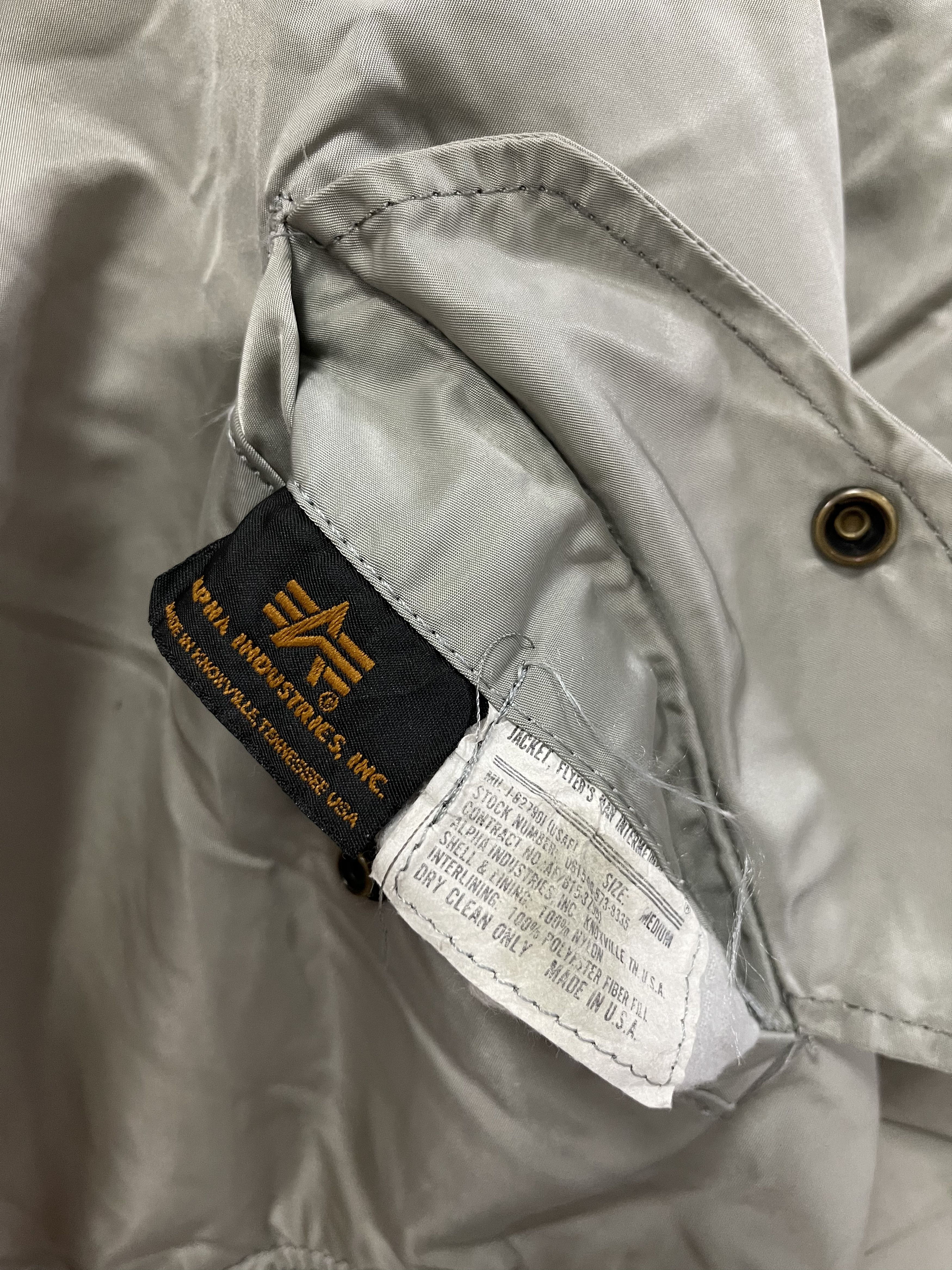 Alpha Industries × Vintage Vintage Alpha Industries Reversible Distressed Bomber Jacket Size US M / EU 48-50 / 2 - 12 Thumbnail
