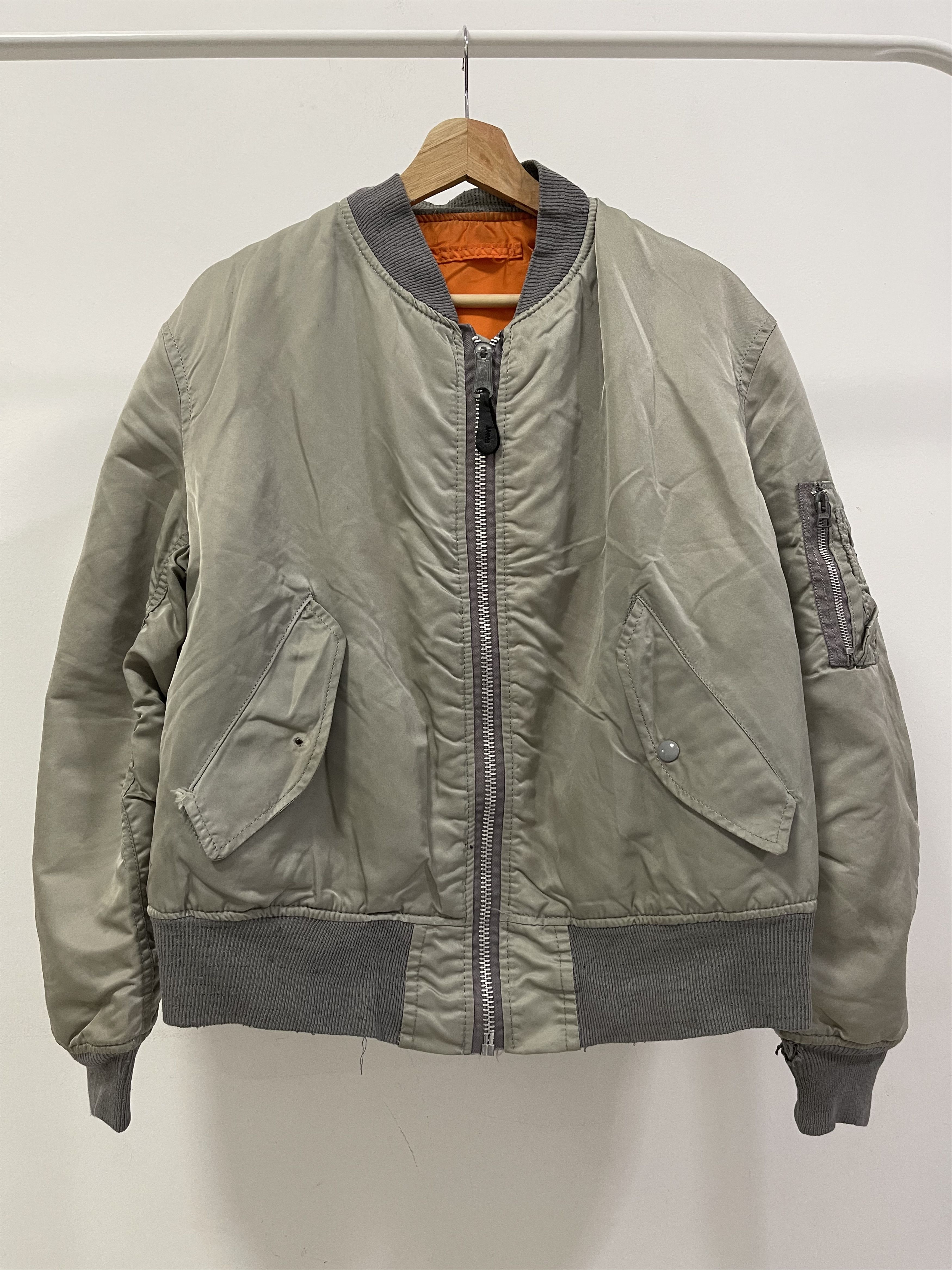 Alpha Industries × Vintage Vintage Alpha Industries Reversible Distressed Bomber Jacket Size US M / EU 48-50 / 2 - 1 Thumbnail
