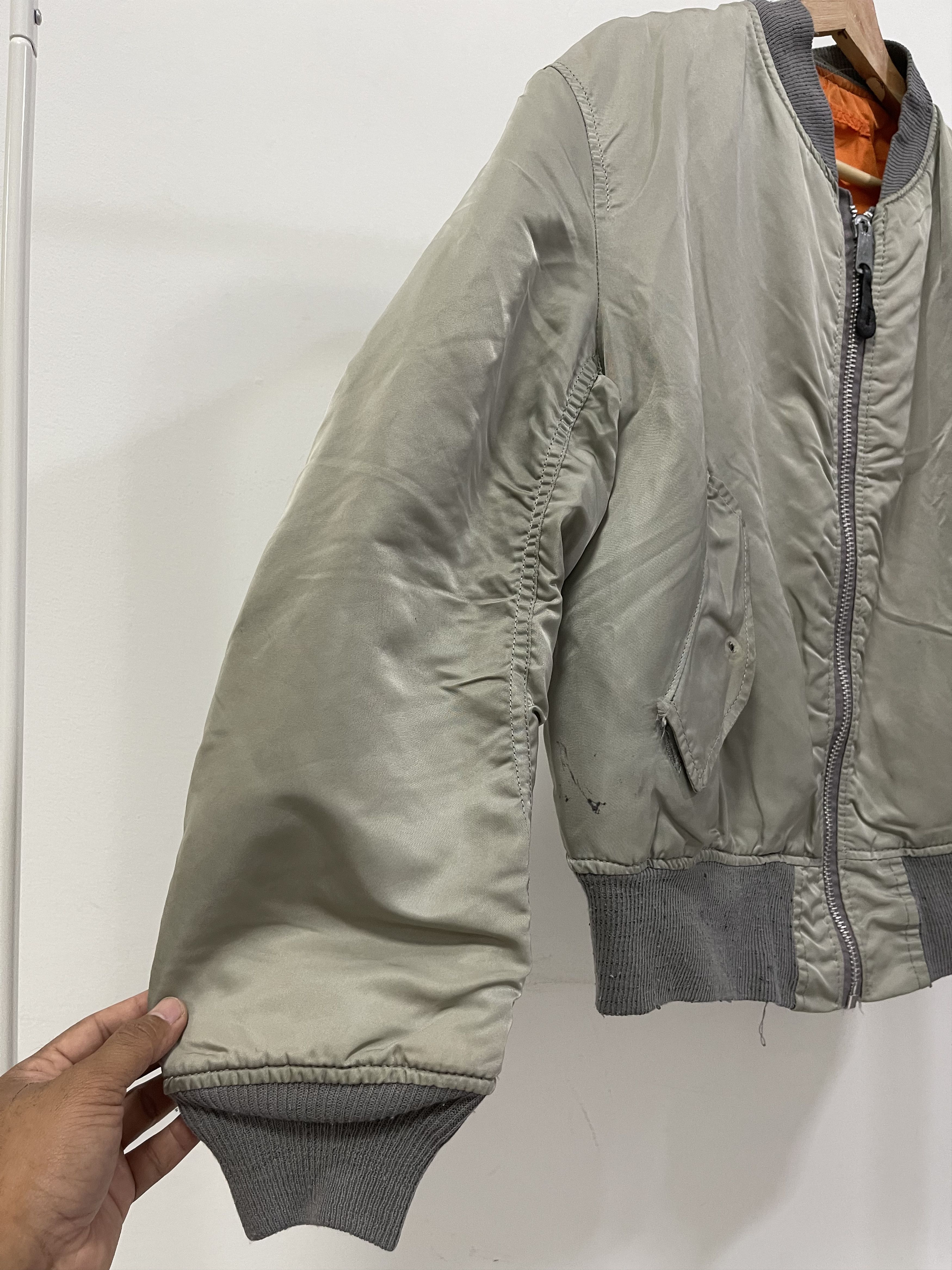 Alpha Industries × Vintage Vintage Alpha Industries Reversible Distressed Bomber Jacket Size US M / EU 48-50 / 2 - 6 Thumbnail