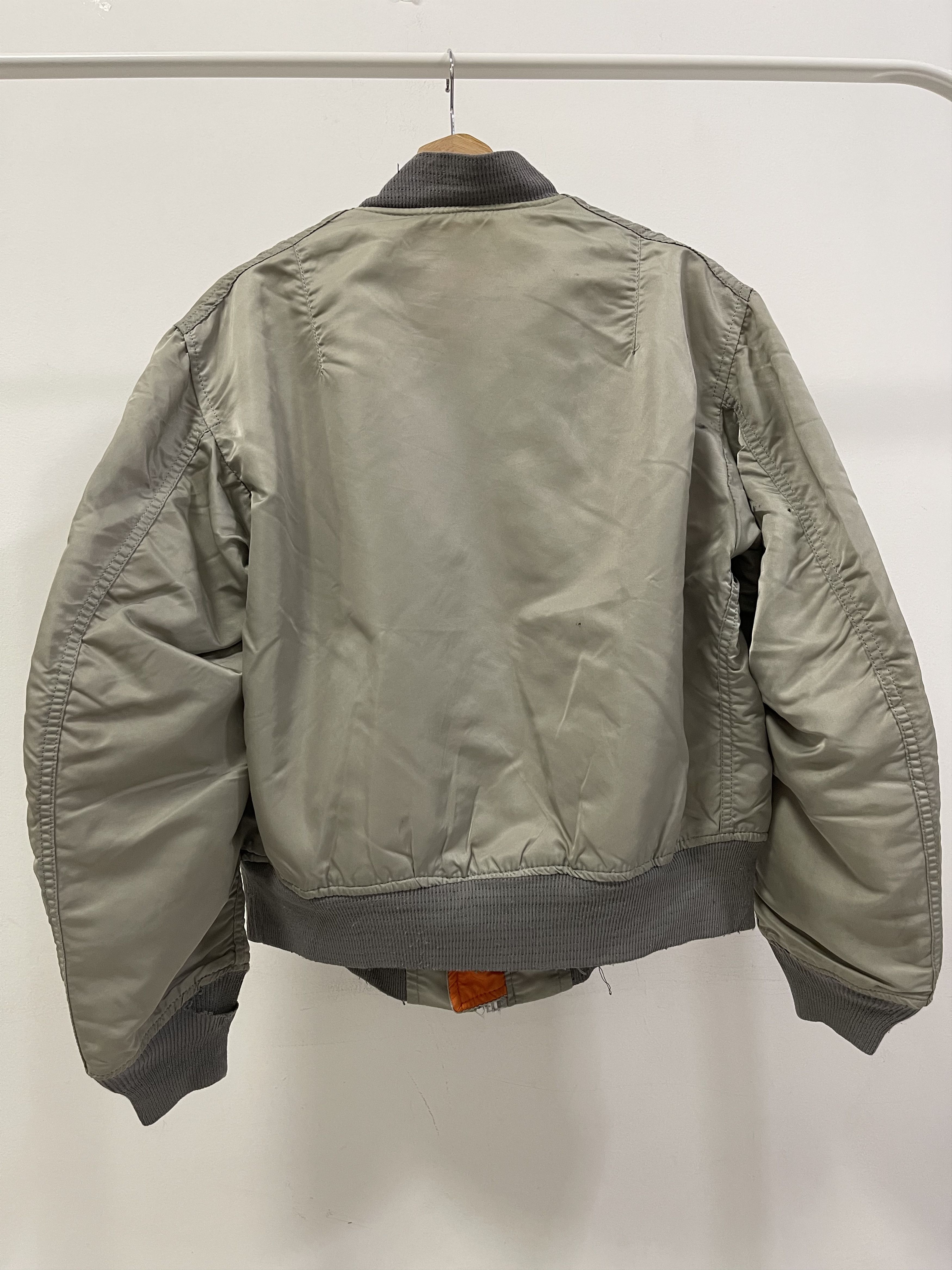 Alpha Industries × Vintage Vintage Alpha Industries Reversible Distressed Bomber Jacket Size US M / EU 48-50 / 2 - 7 Thumbnail