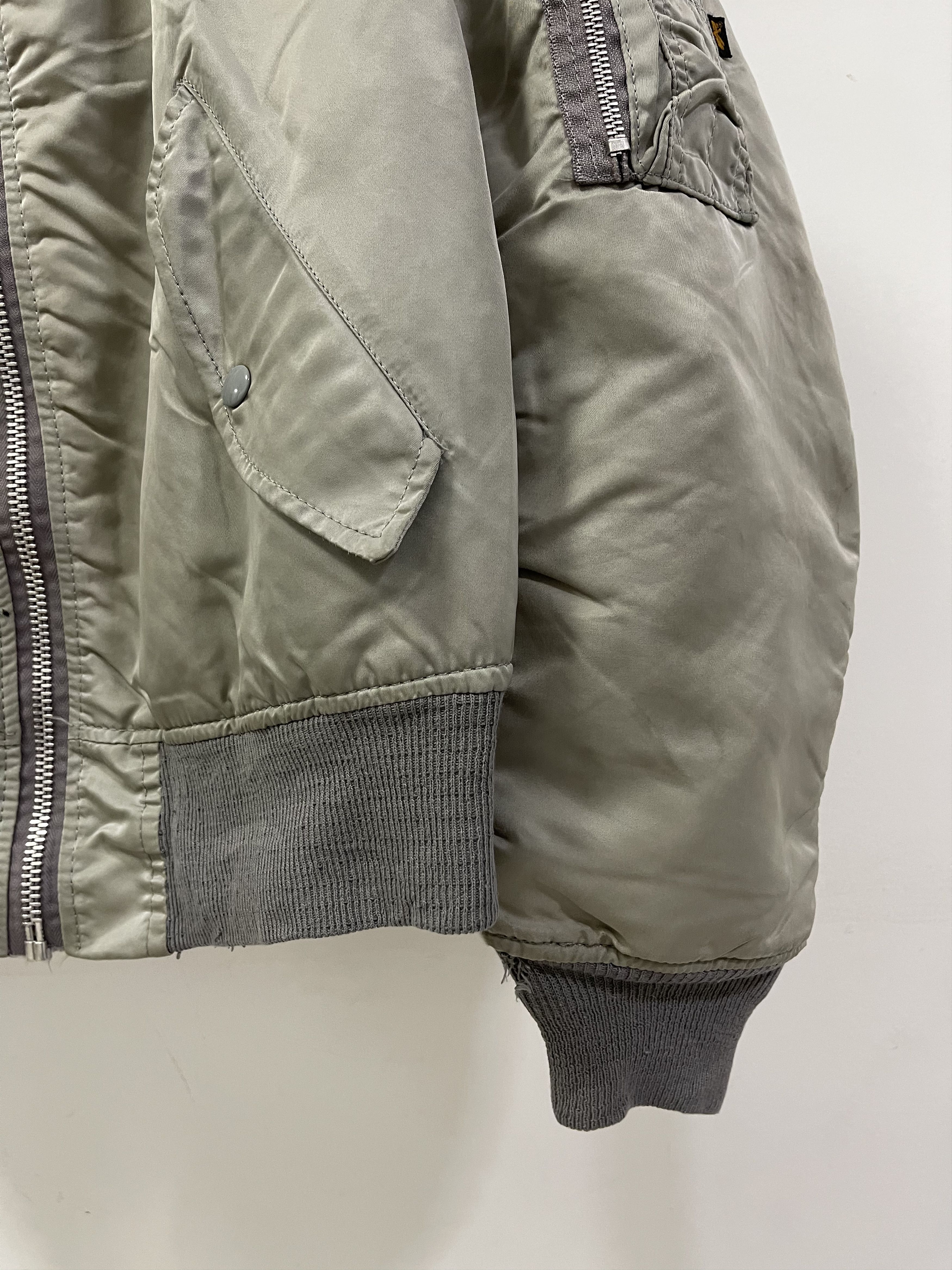 Alpha Industries × Vintage Vintage Alpha Industries Reversible Distressed Bomber Jacket Size US M / EU 48-50 / 2 - 2 Thumbnail