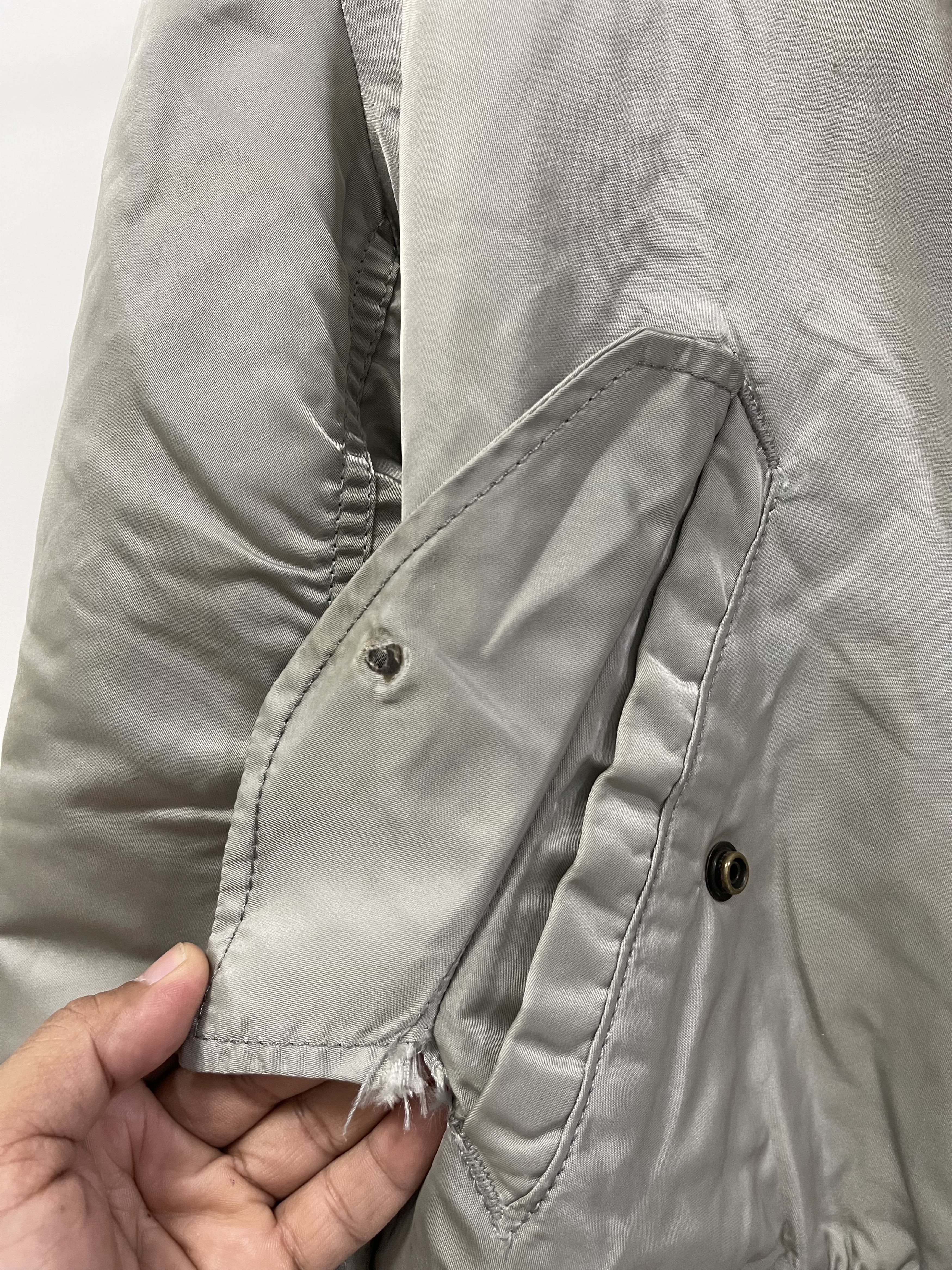 Alpha Industries × Vintage Vintage Alpha Industries Reversible Distressed Bomber Jacket Size US M / EU 48-50 / 2 - 13 Thumbnail