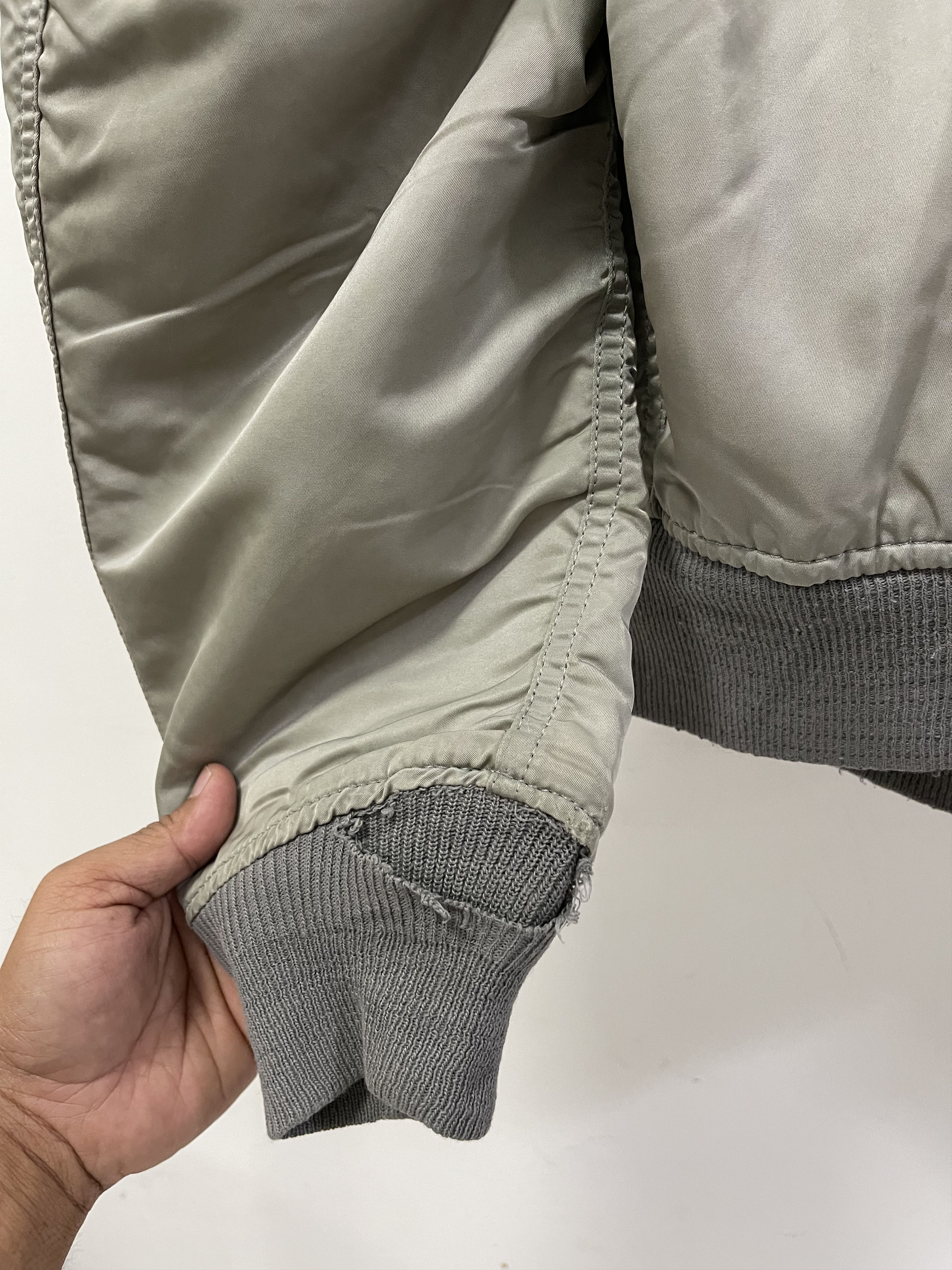 Alpha Industries × Vintage Vintage Alpha Industries Reversible Distressed Bomber Jacket Size US M / EU 48-50 / 2 - 8 Thumbnail