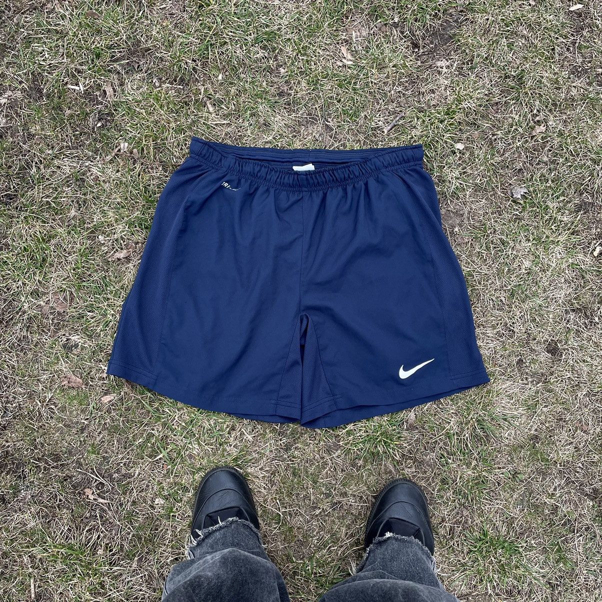 Vintage Vintage 90s Nike Swoosh Shorts Y2K Skate Streetwear Baggy 30 Size US 30 / EU 46 - 1 Thumbnail