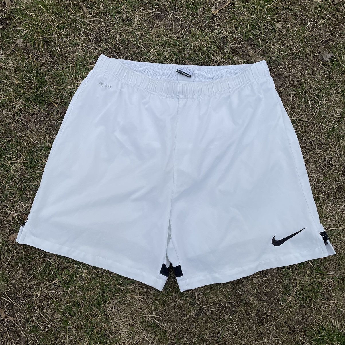 Vintage Vintage Nike Swoosh Shorts Y2K Skate Streetwear White 32 Size US 32 / EU 48 - 2 Thumbnail