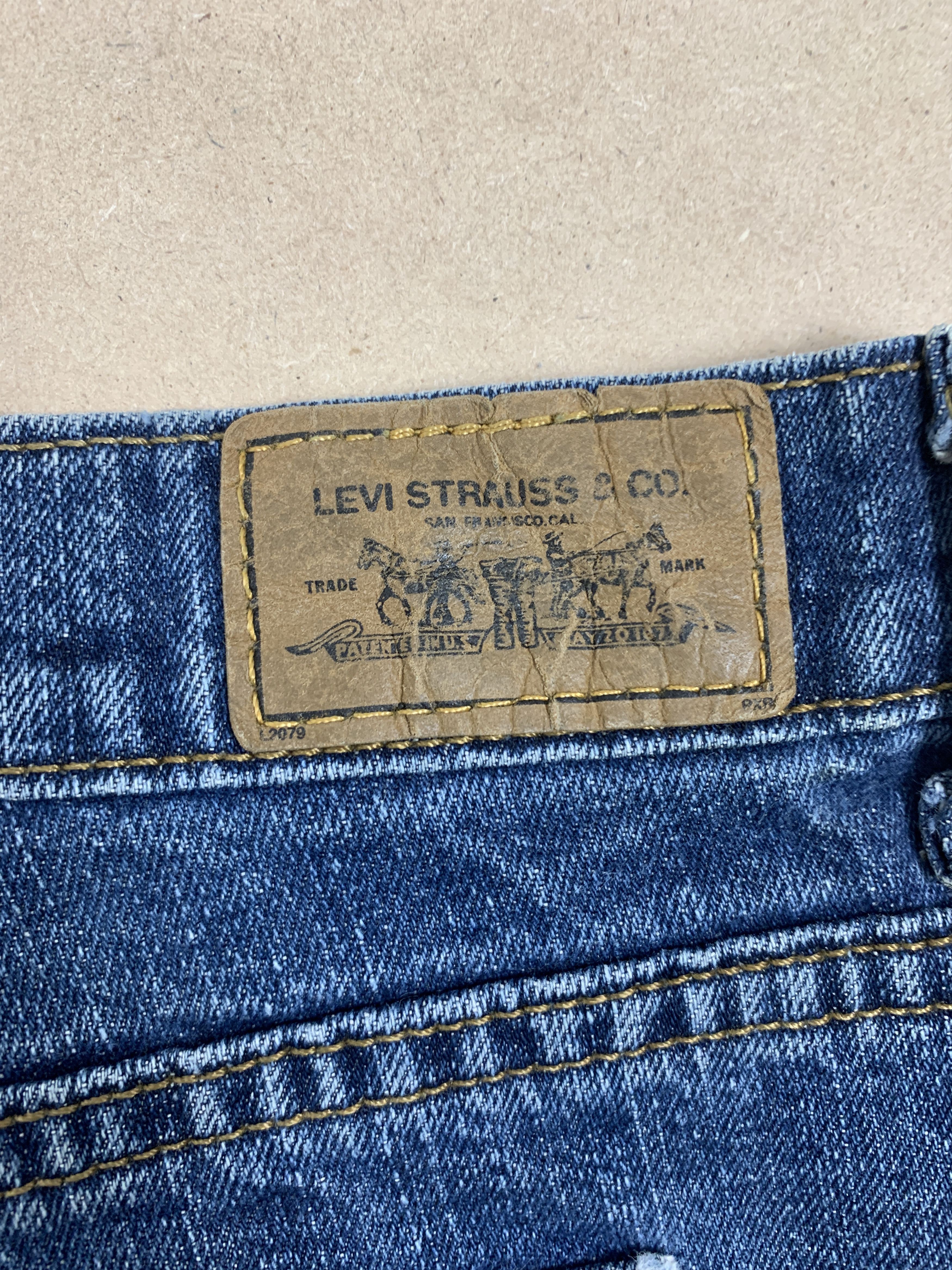Levi's Vintage Levis 550 Straight Cut Faded Blue Jeans Size US 32 / EU 48 - 7 Thumbnail