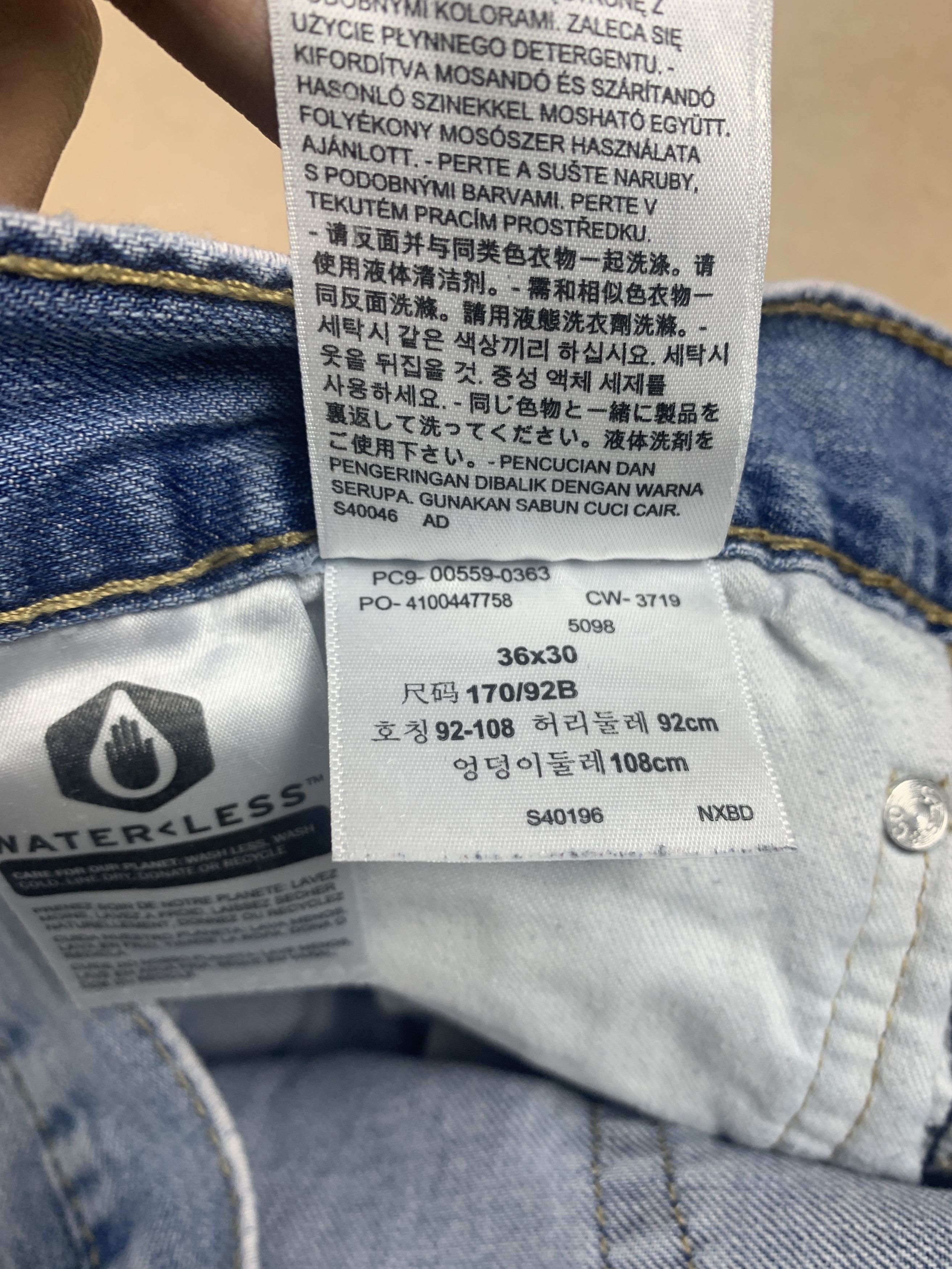 Levi's Vintage Levis 559 Straight Cut Distressed Mid Wash Jeans Size US 37 - 17 Thumbnail