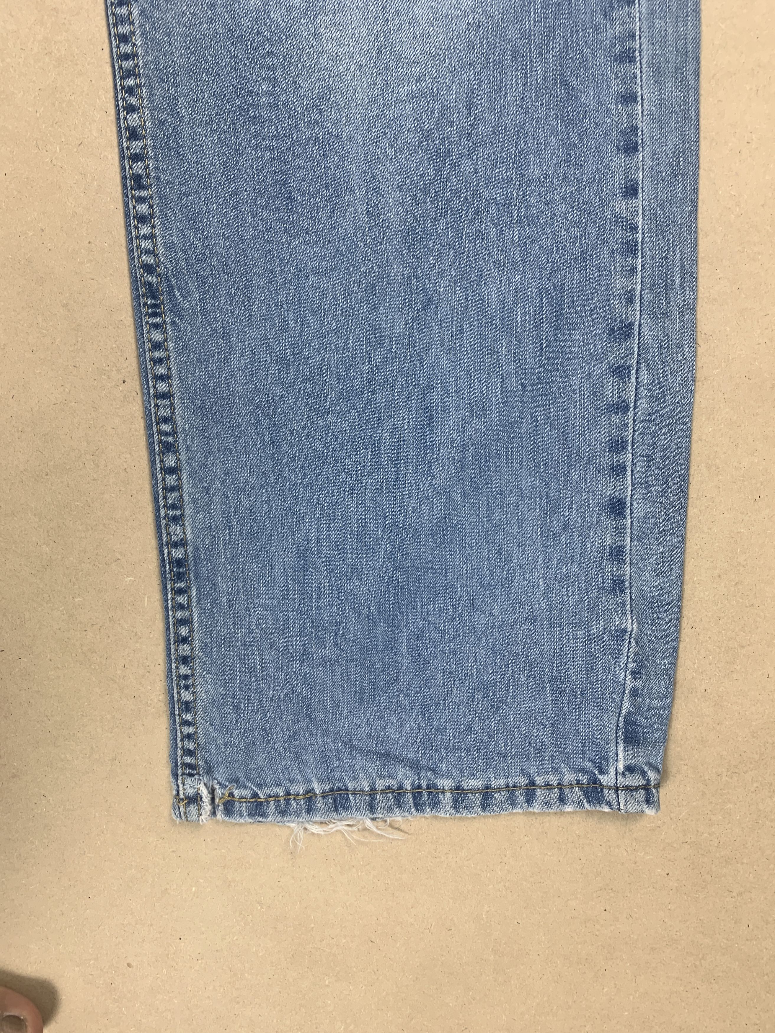 Levi's Vintage Levis 559 Straight Cut Distressed Mid Wash Jeans Size US 37 - 3 Thumbnail