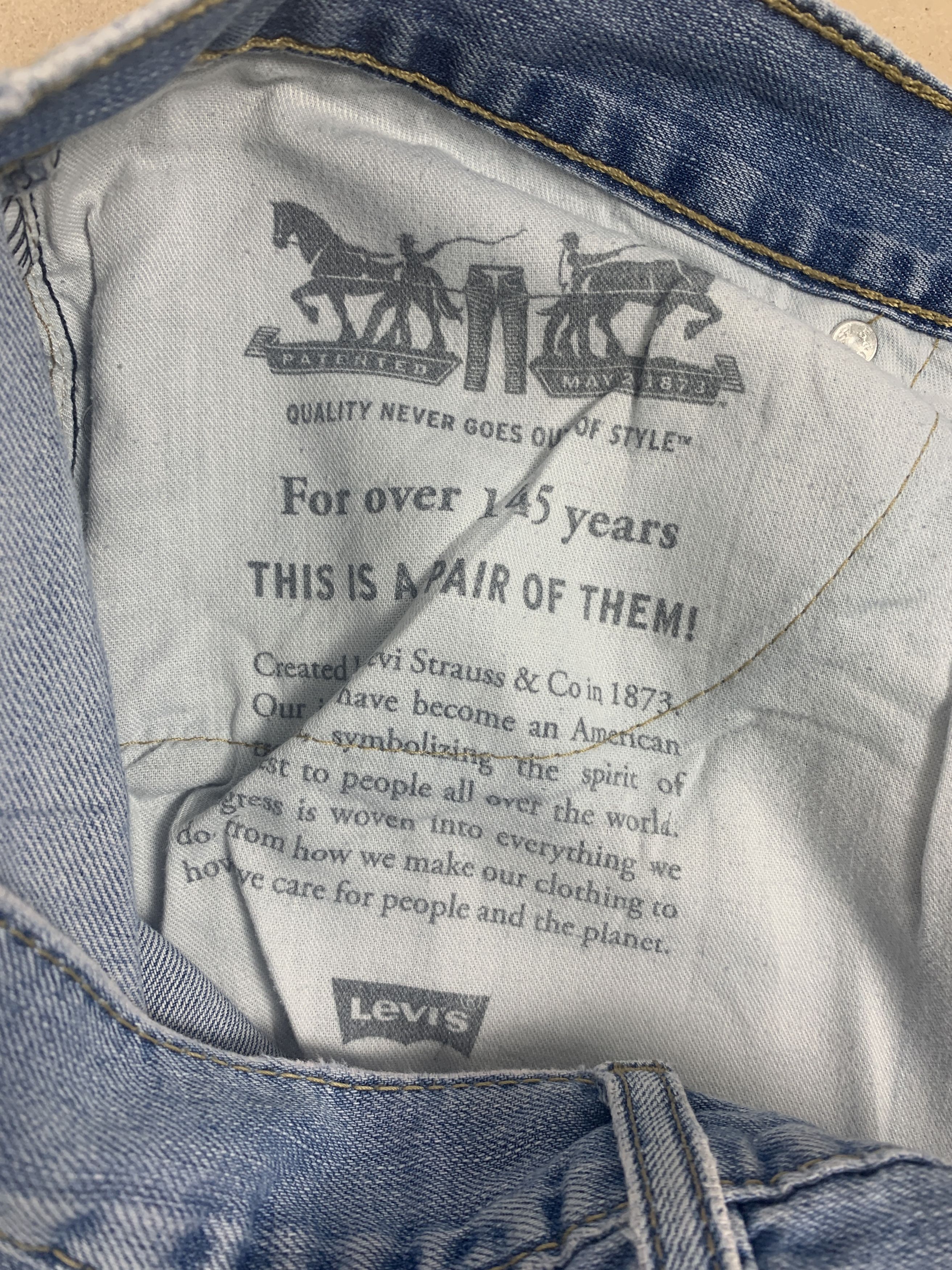 Levi's Vintage Levis 559 Straight Cut Distressed Mid Wash Jeans Size US 37 - 12 Thumbnail