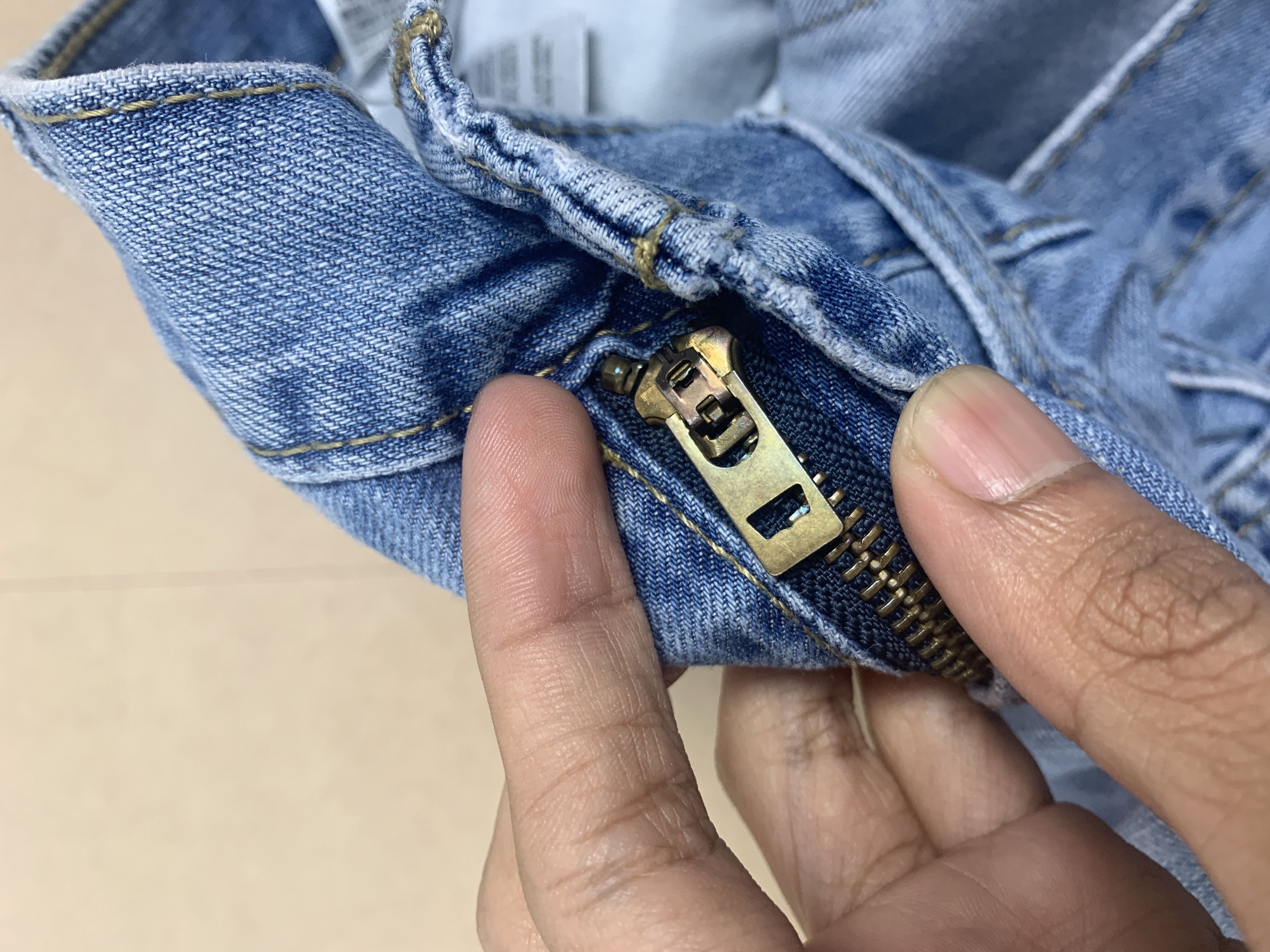 Levi's Vintage Levis 559 Straight Cut Distressed Mid Wash Jeans Size US 37 - 20 Thumbnail