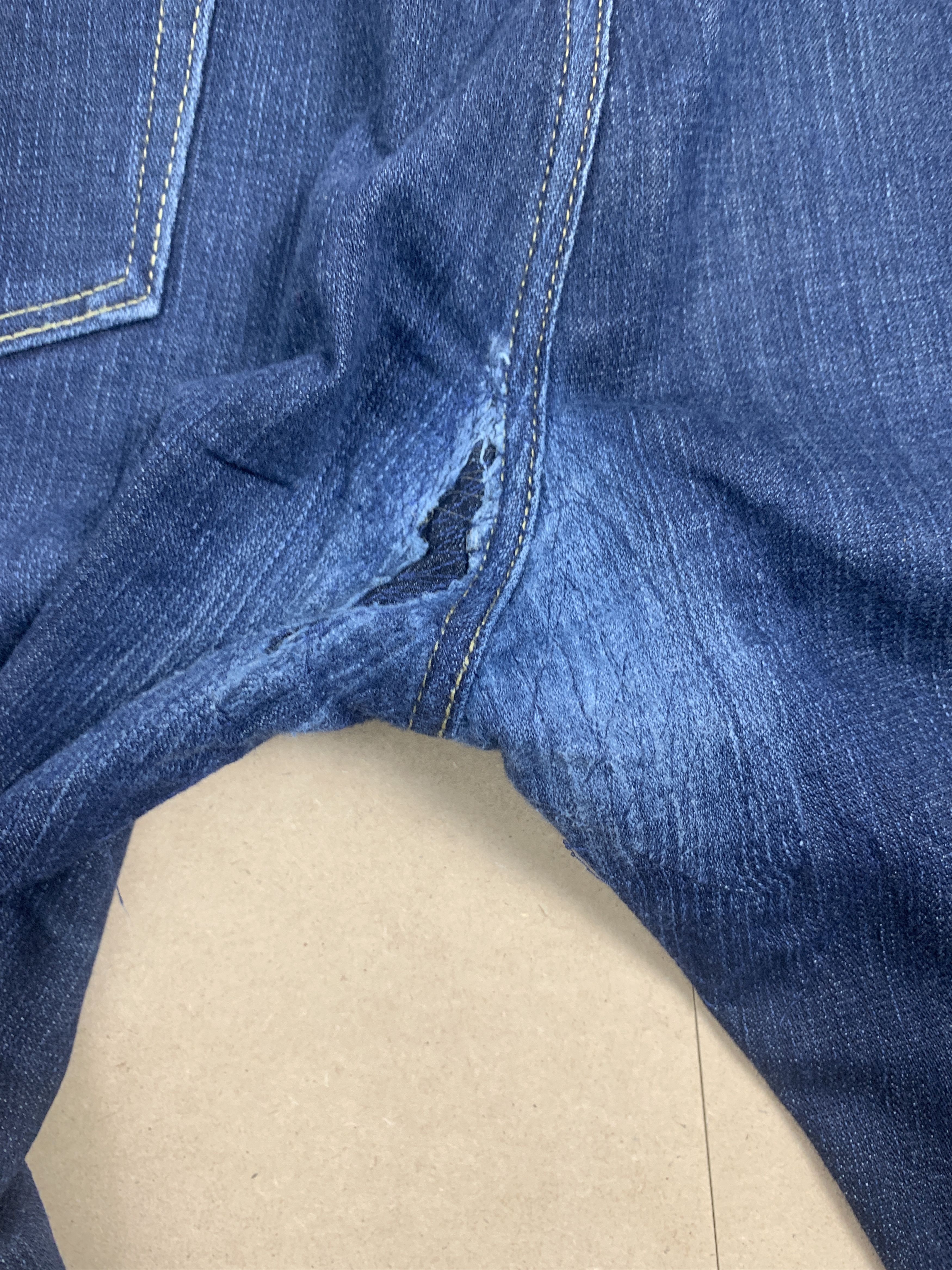 Levi's × Vintage Vintage Levis 513 Straight Cut Faded Blue Jeans Size US 37 - 9 Thumbnail
