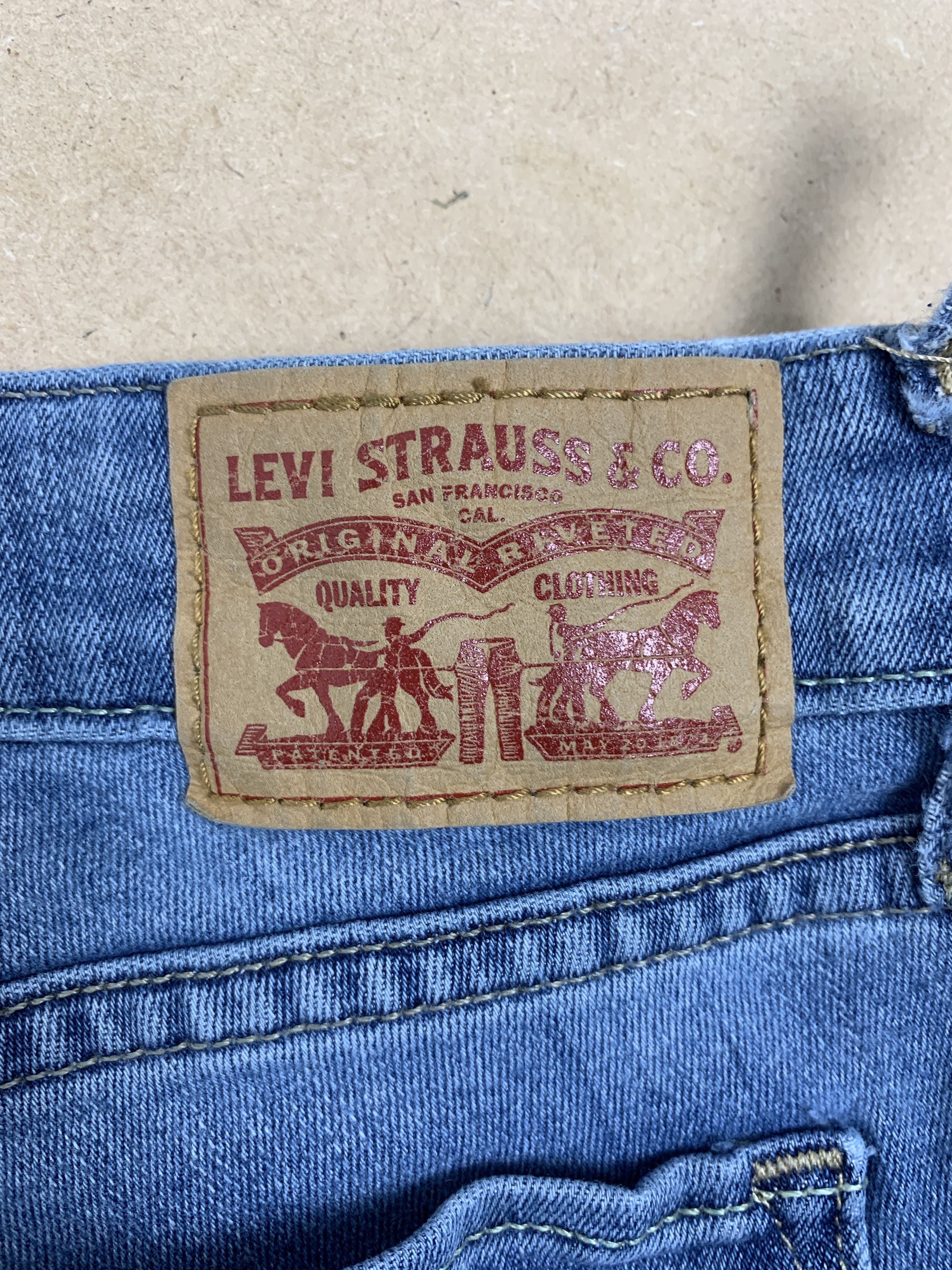 Levi's Vintage Levis 711 Skinny Faded Blue Jeans Size 30" / US 8 / IT 44 - 9 Thumbnail