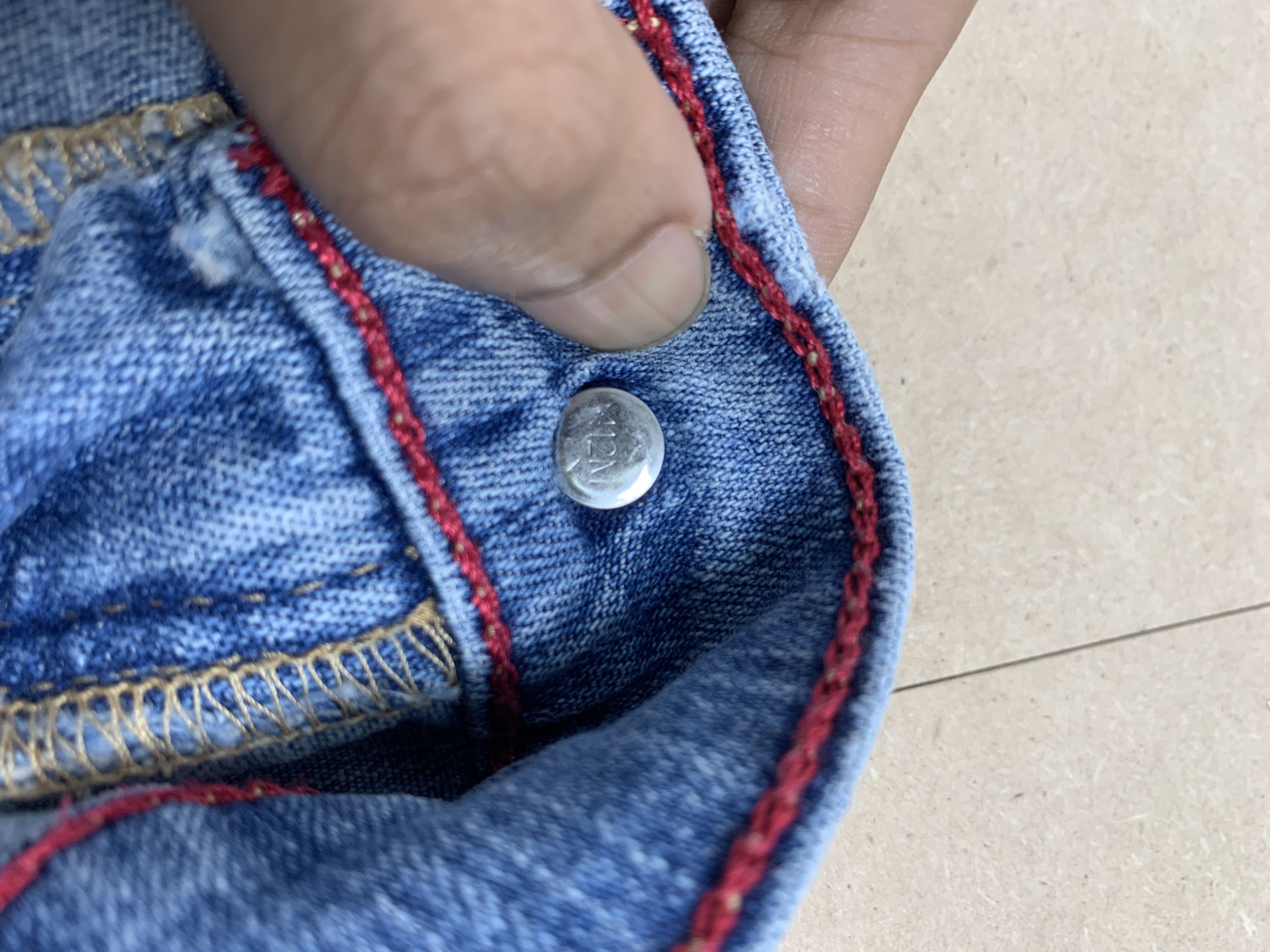 Levi's Vintage LEVI'S 505 Relaxed Bootcut Flared Faded Mid Wash Size 34" / US 12 / IT 48 - 12 Thumbnail