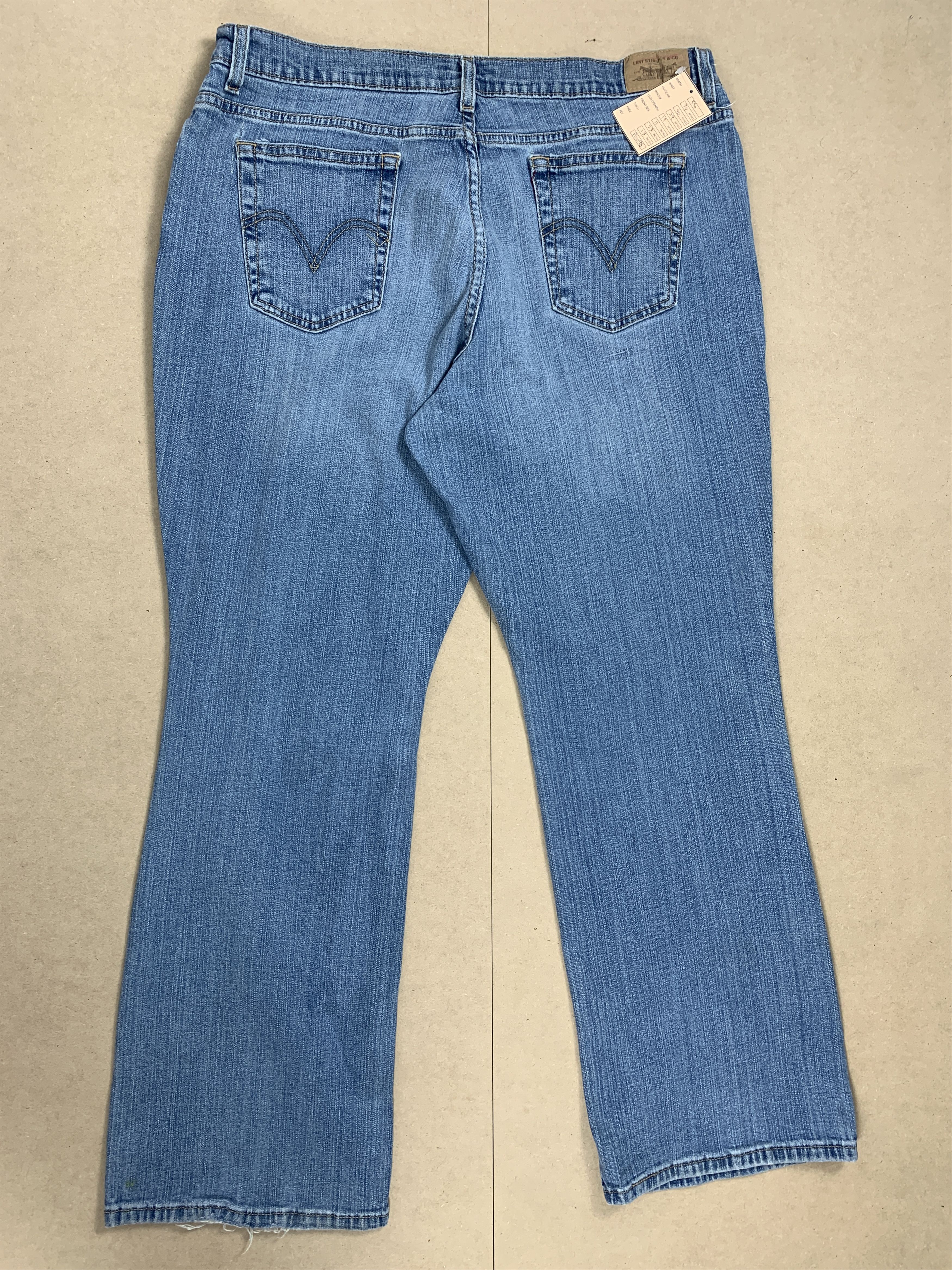 Levi's Vintage LEVI'S 505 Relaxed Bootcut Flared Faded Mid Wash Size 34" / US 12 / IT 48 - 4 Thumbnail
