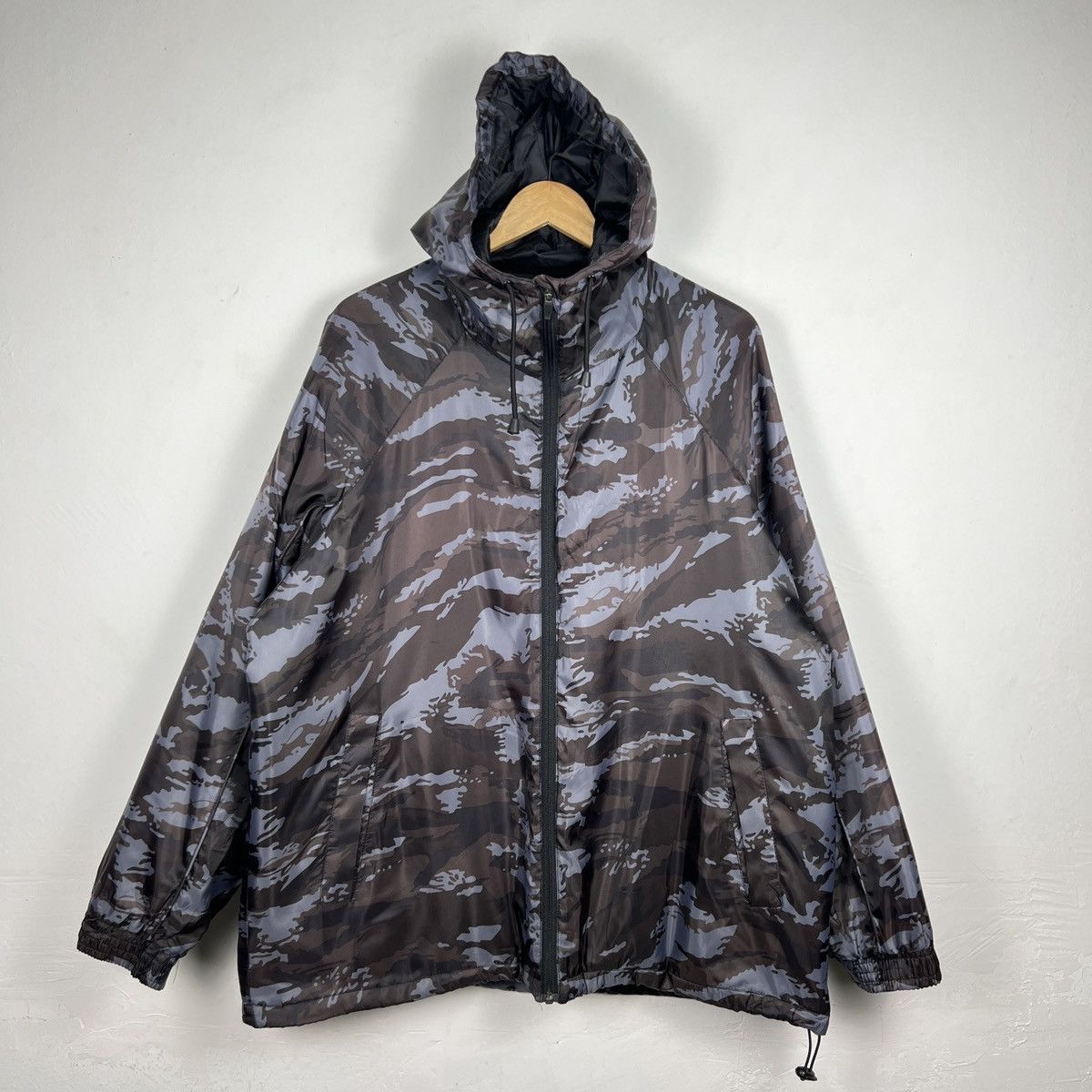 image of Vintage Camouflage Quilted Lining Hoodie Zip Up Jacket in Black, Men's (Size 2XL)