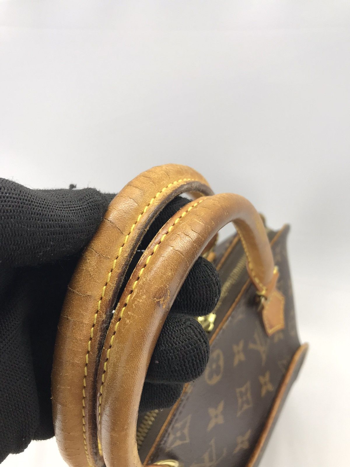 Louis Vuitton 🔥Rare🔥Auth Louis Vuitton Ellipse MM handbag Size ONE SIZE - 19 Thumbnail