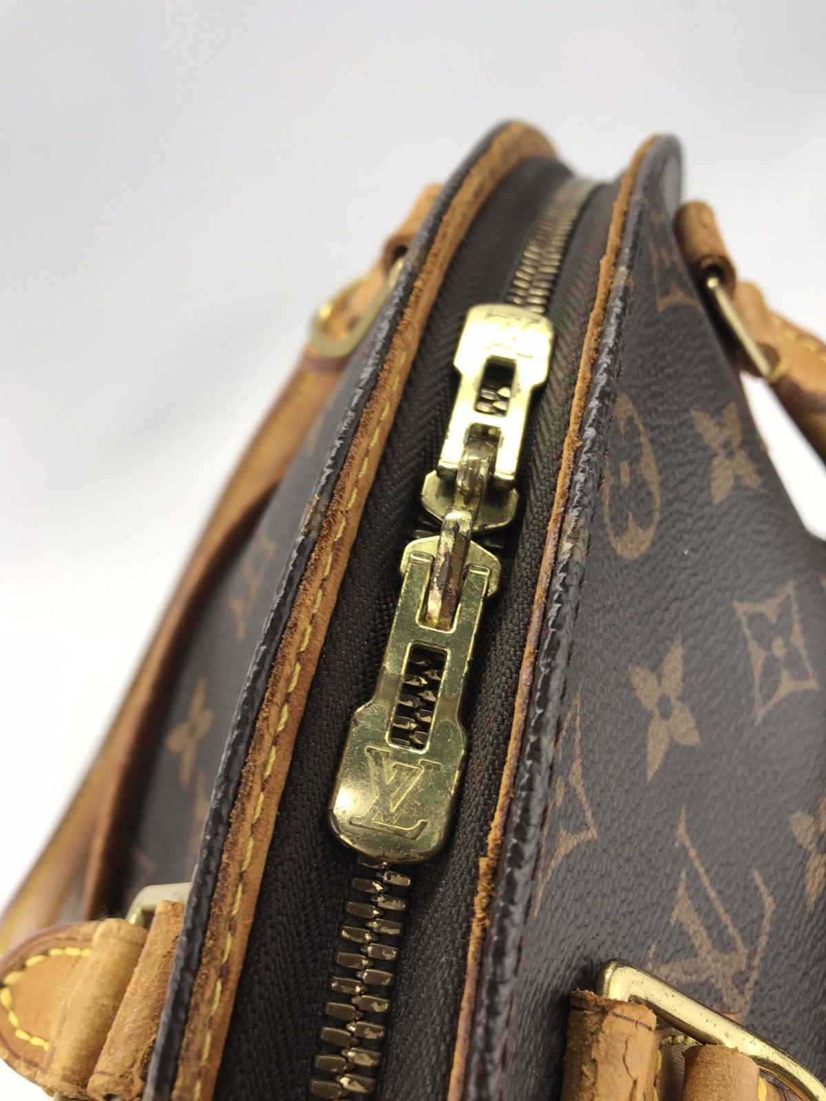 Louis Vuitton 🔥Rare🔥Auth Louis Vuitton Ellipse MM handbag Size ONE SIZE - 10 Thumbnail