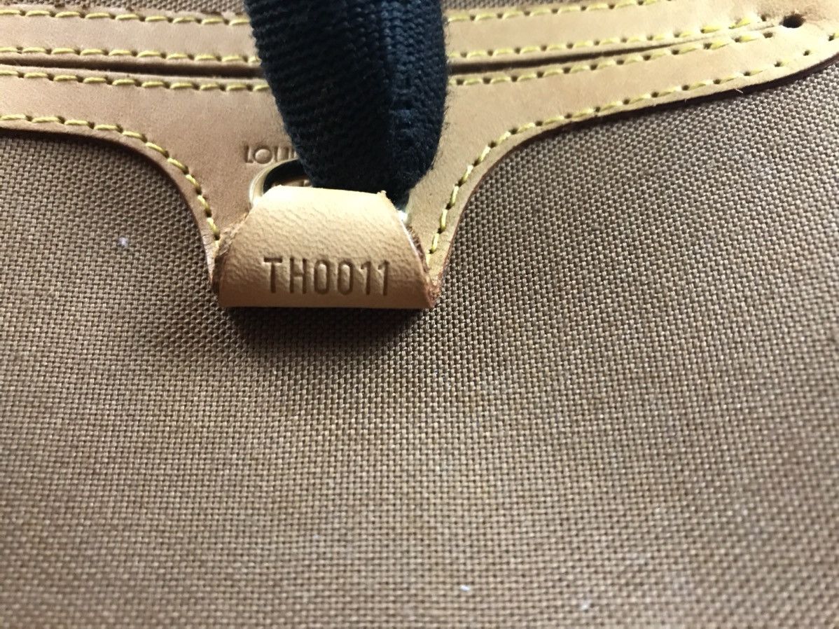 Louis Vuitton 🔥Rare🔥Auth Louis Vuitton Ellipse MM handbag Size ONE SIZE - 23 Thumbnail