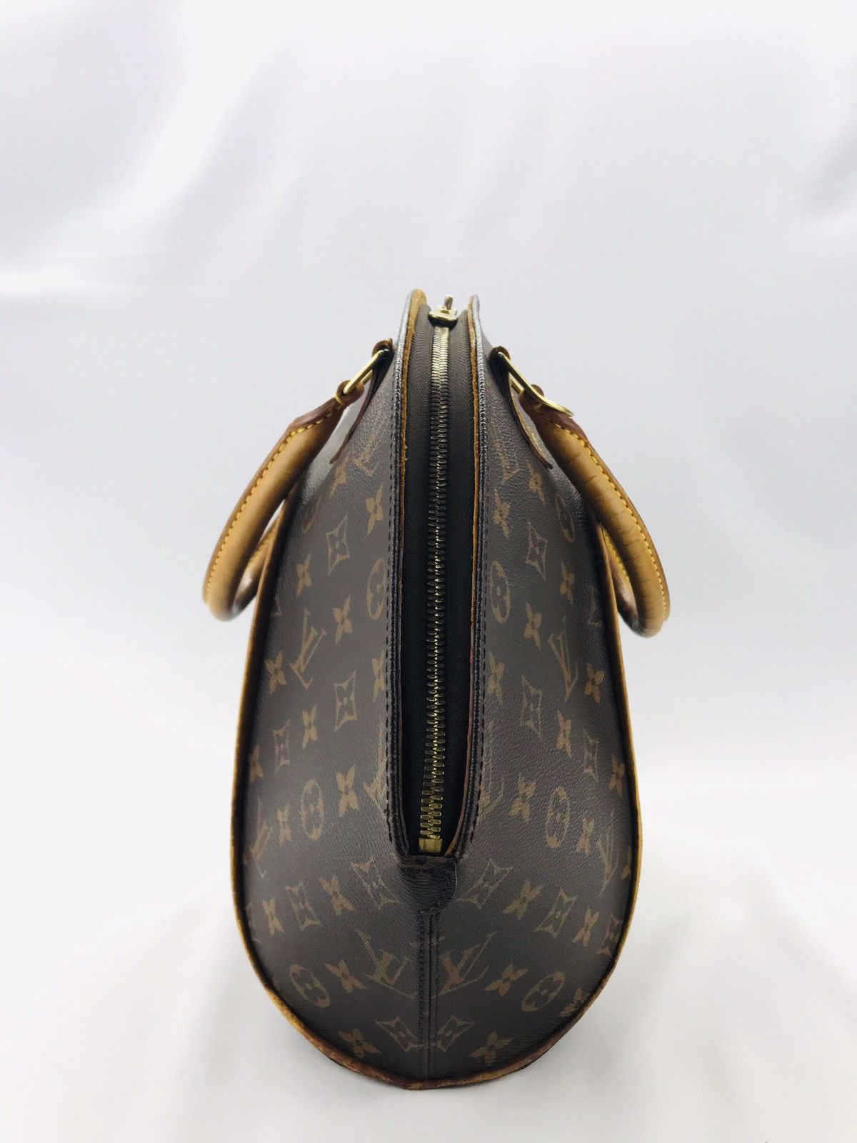 Louis Vuitton 🔥Rare🔥Auth Louis Vuitton Ellipse MM handbag Size ONE SIZE - 11 Thumbnail