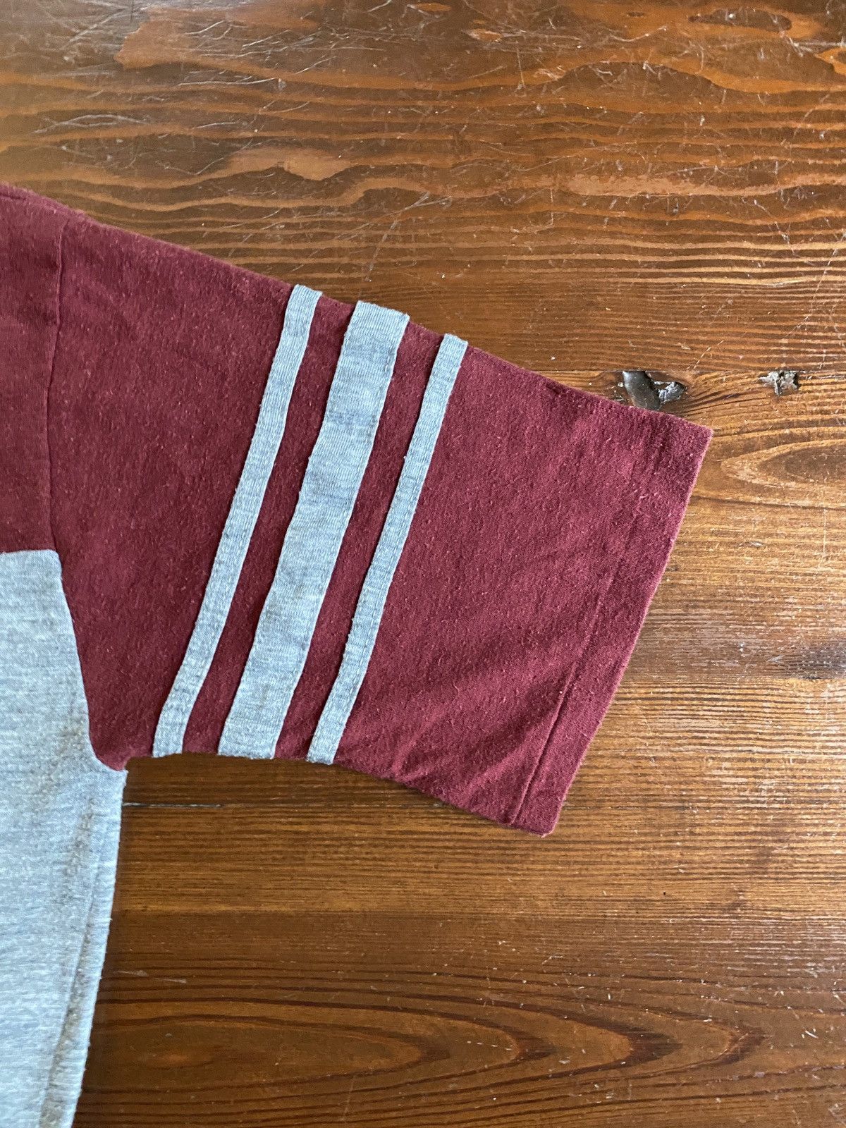 Vintage Vintage 80’s Hershey’s V-Neck Single Stitch Tee Size US L / EU 52-54 / 3 - 13 Thumbnail