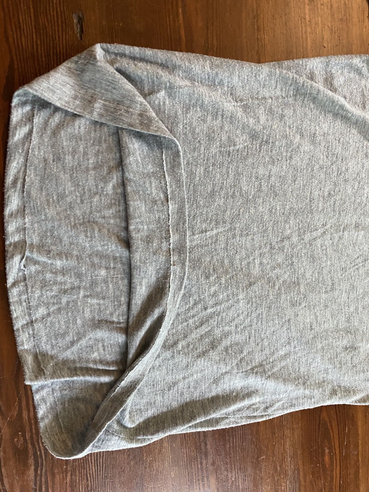 Vintage Vintage 80’s Hershey’s V-Neck Single Stitch Tee Size US L / EU 52-54 / 3 - 7 Thumbnail