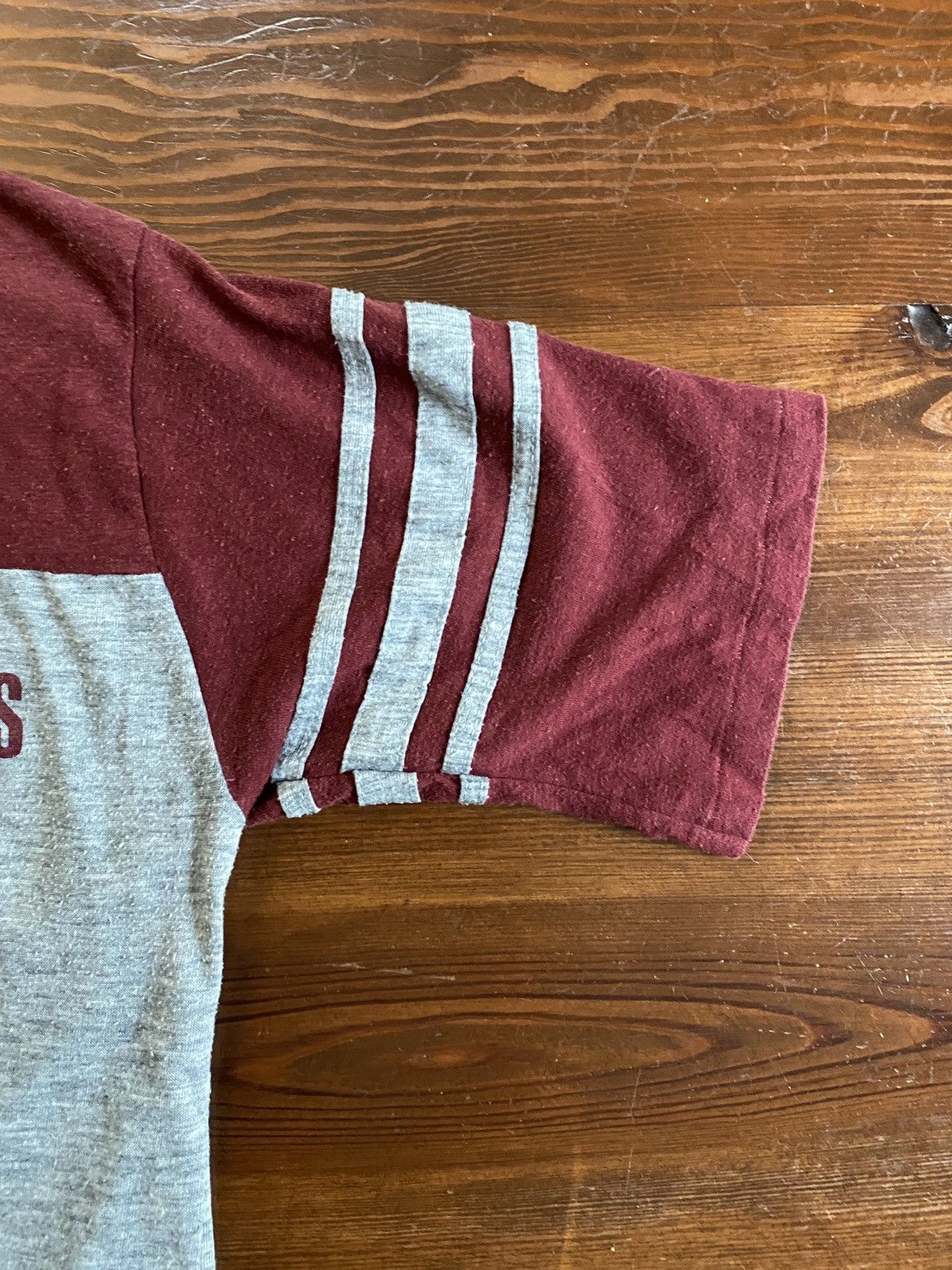 Vintage Vintage 80’s Hershey’s V-Neck Single Stitch Tee Size US L / EU 52-54 / 3 - 4 Thumbnail