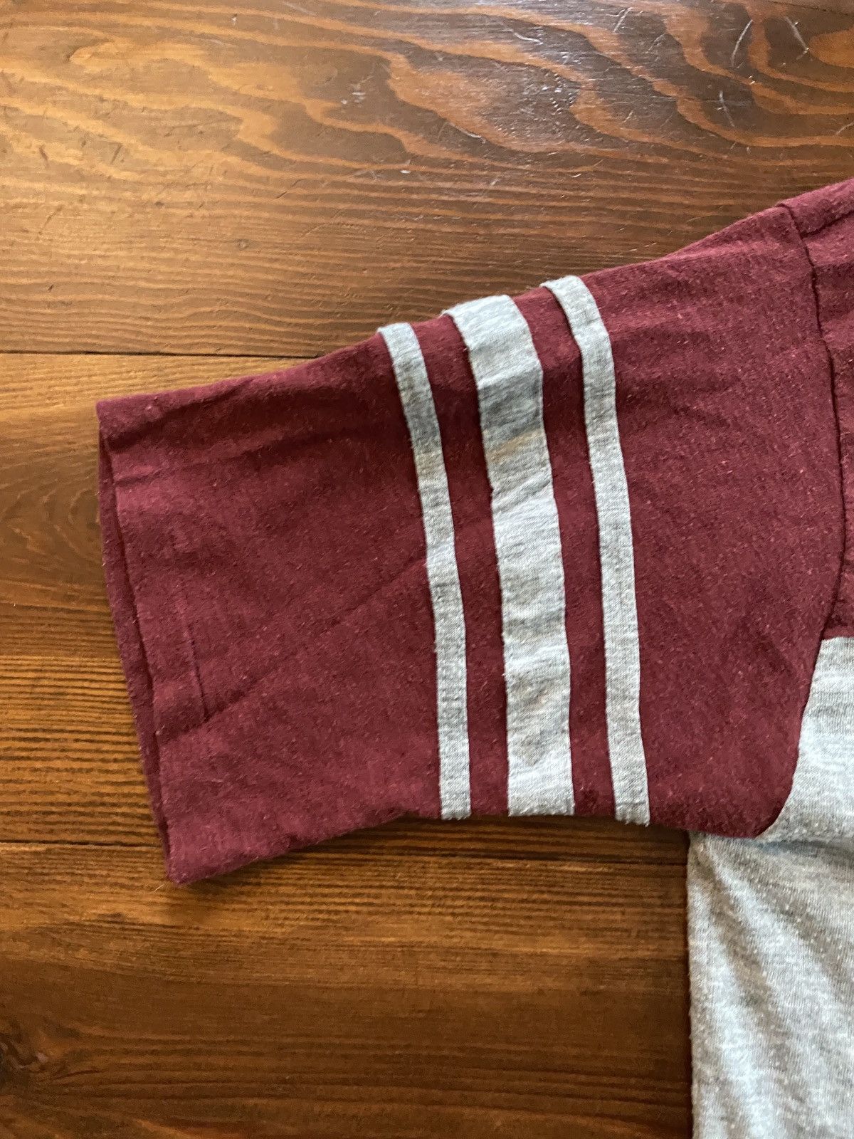 Vintage Vintage 80’s Hershey’s V-Neck Single Stitch Tee Size US L / EU 52-54 / 3 - 14 Thumbnail