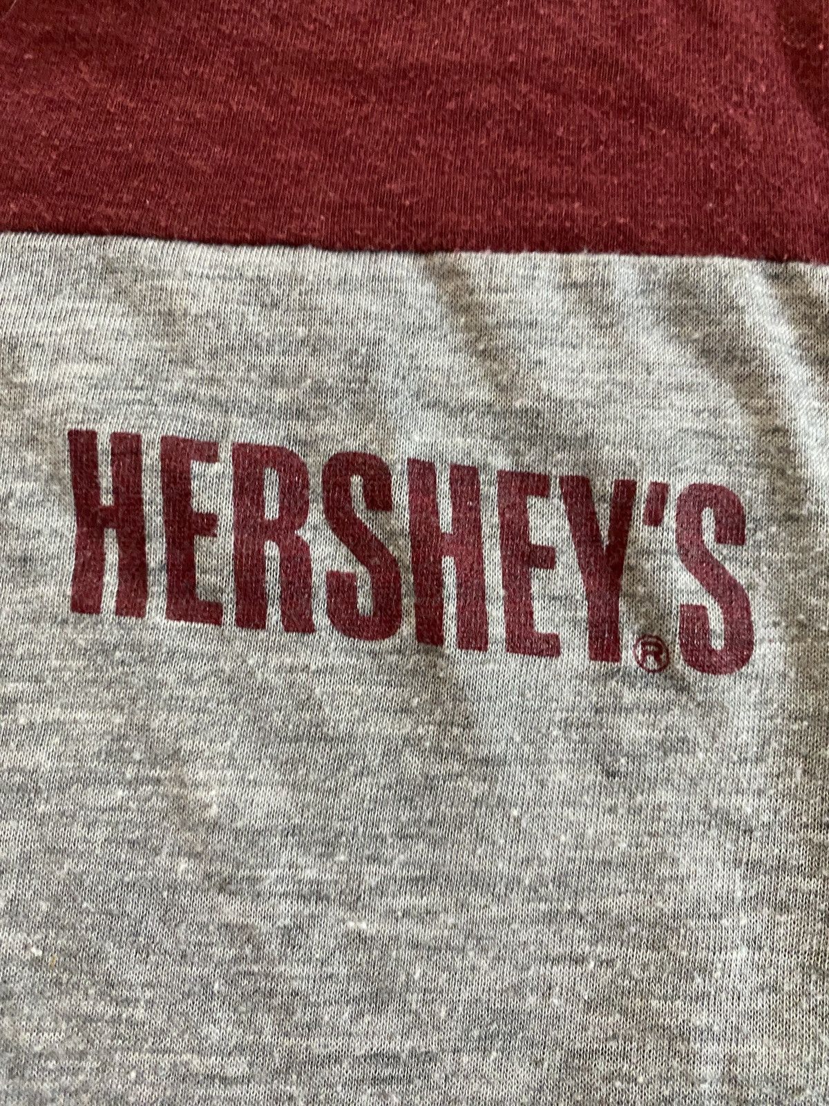 Vintage Vintage 80’s Hershey’s V-Neck Single Stitch Tee Size US L / EU 52-54 / 3 - 9 Thumbnail