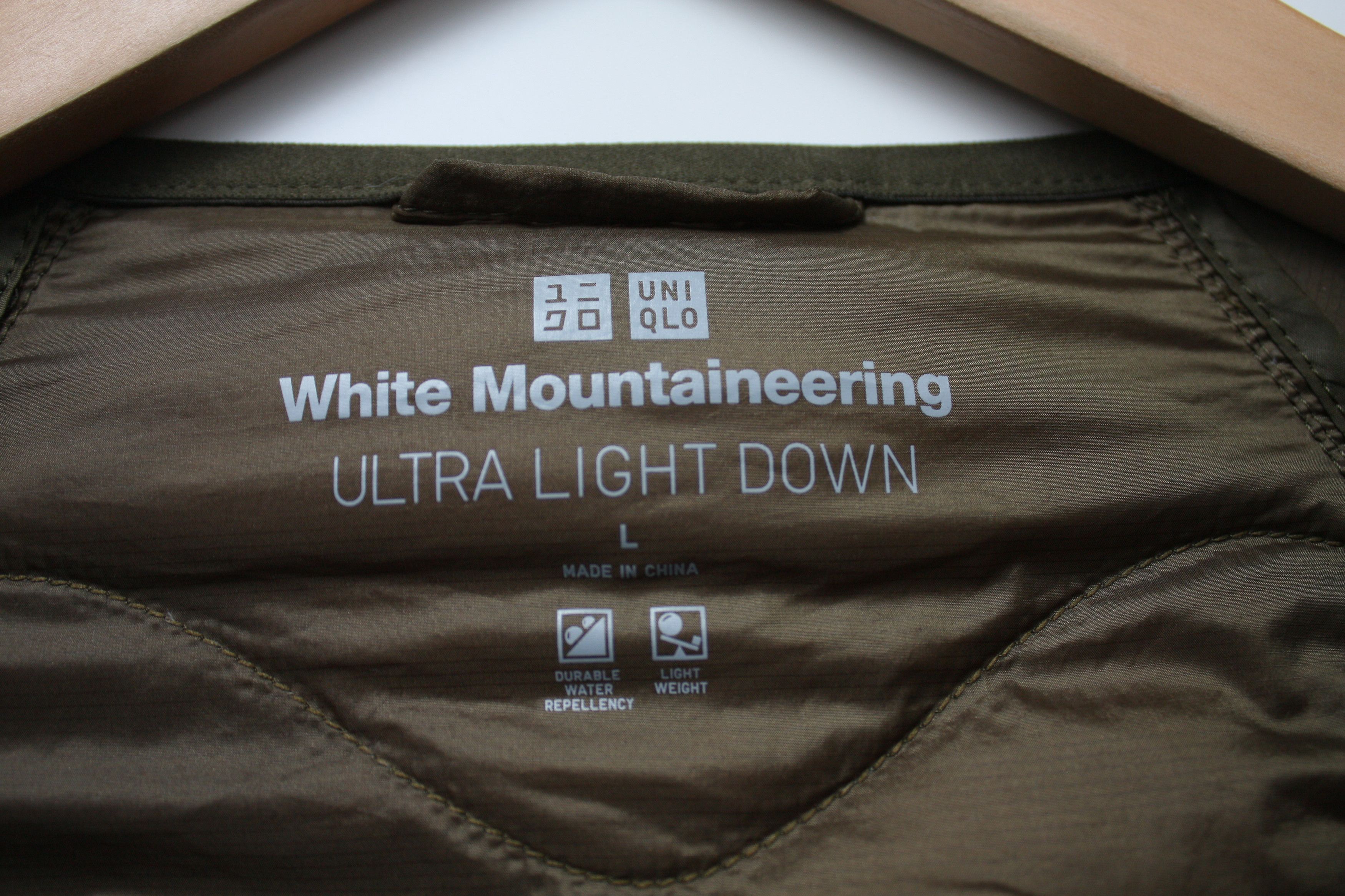Uniqlo × White Mountaineering Uniqlo White Mountaineering Ultra Light Down Jacket 56 Olive Size US L / EU 52-54 / 3 - 3 Thumbnail