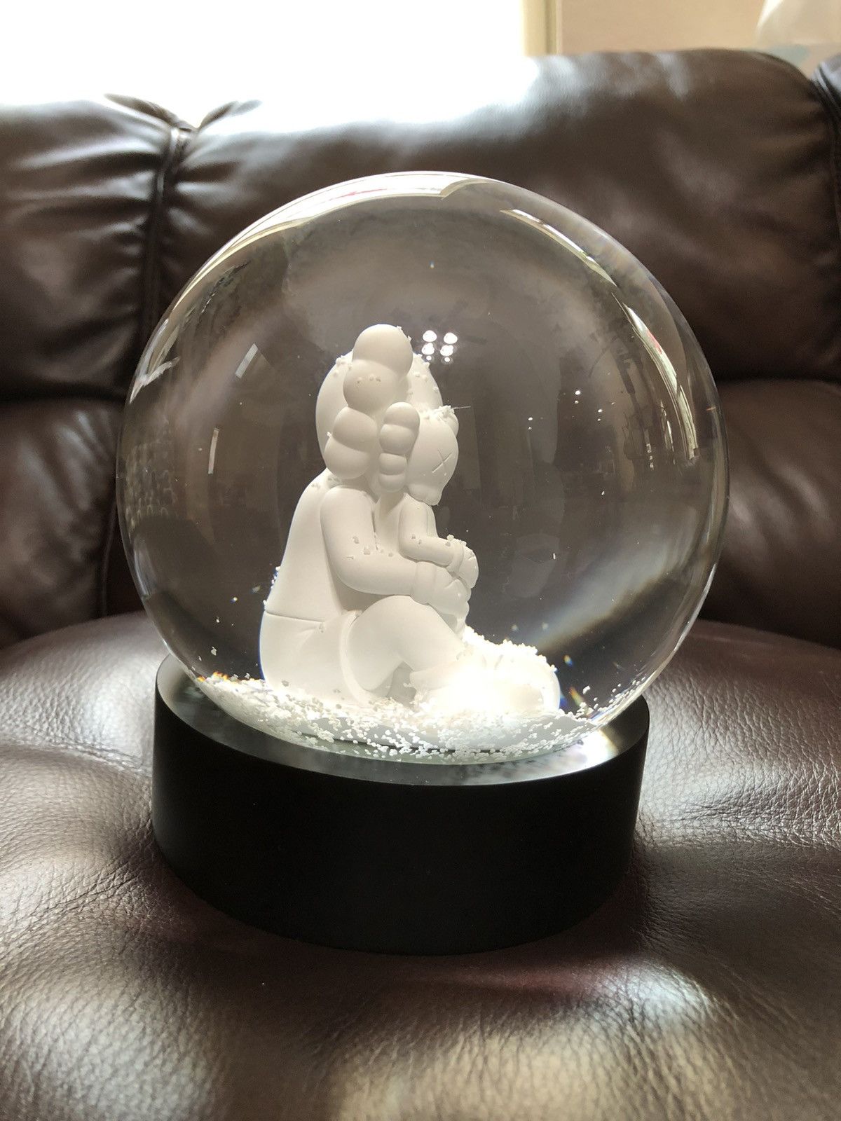 キャラクターグッズ KAWS HOLIDAY CHANGBAI MOUNTAIN SNOW GLOB KAWS Holiday Changbai Mountain Snowglobe (Edition of 500