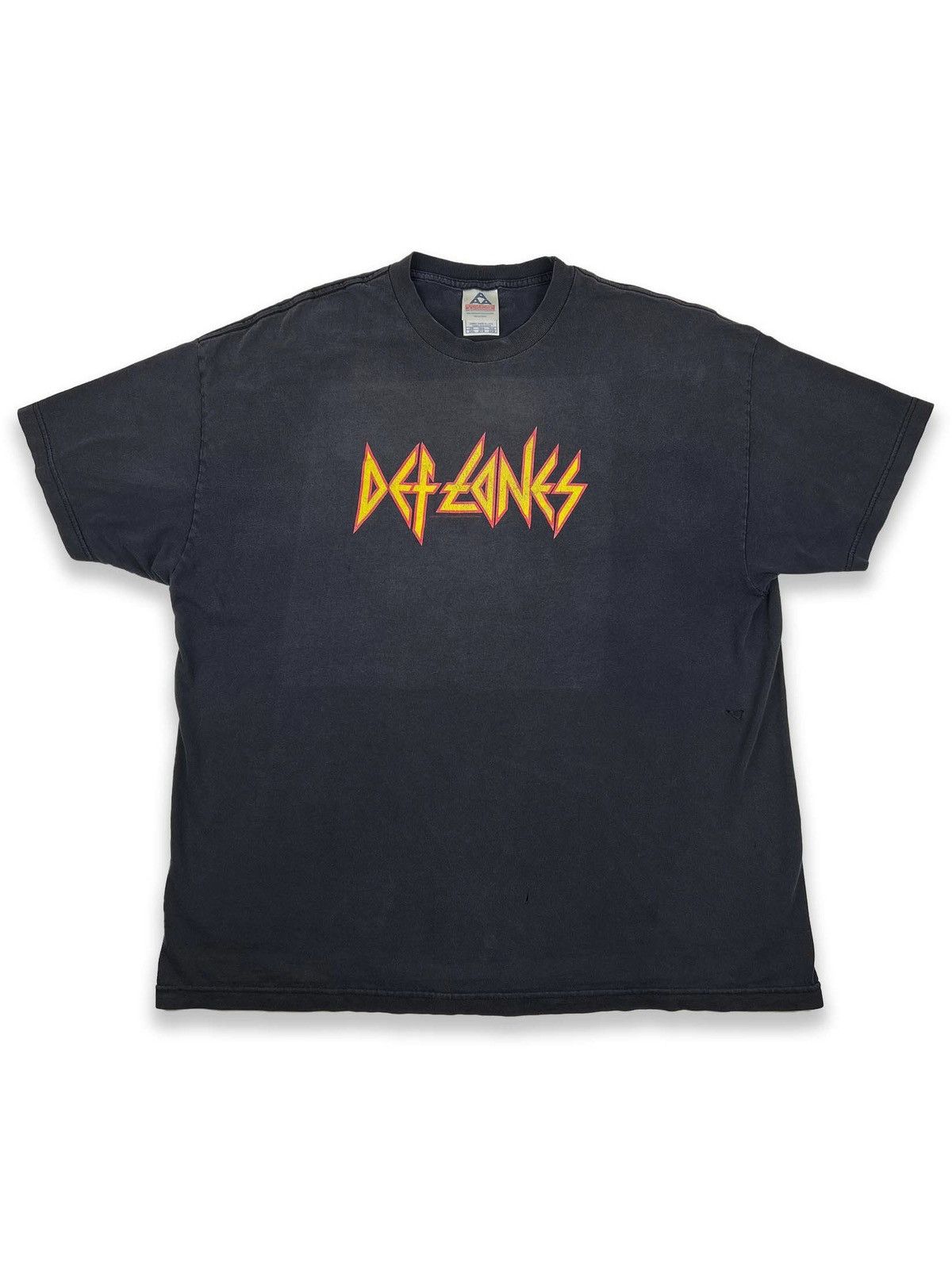 Band Tees × Vintage 2002 Vintage Deftones Def Leppard Logo Band Tees × Vintage 2002 Vintage Deftones Def Leppard Logo