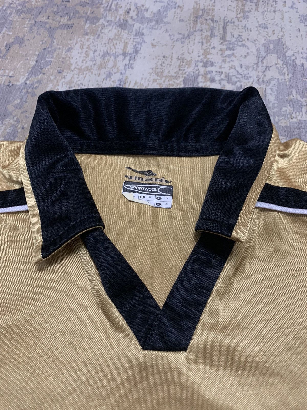 Vintage Manchester United 2001-02 CENTENARY Jersey Size US XL / EU 56 / 4 - 8 Thumbnail