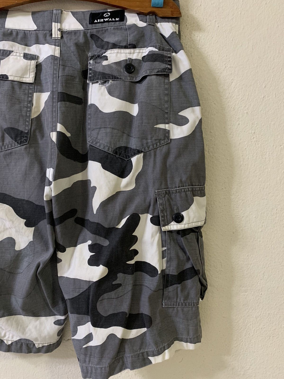 Airwalk Airwalk Camo Cargo Multipocket Short Pants Size US 31 - 5 Thumbnail
