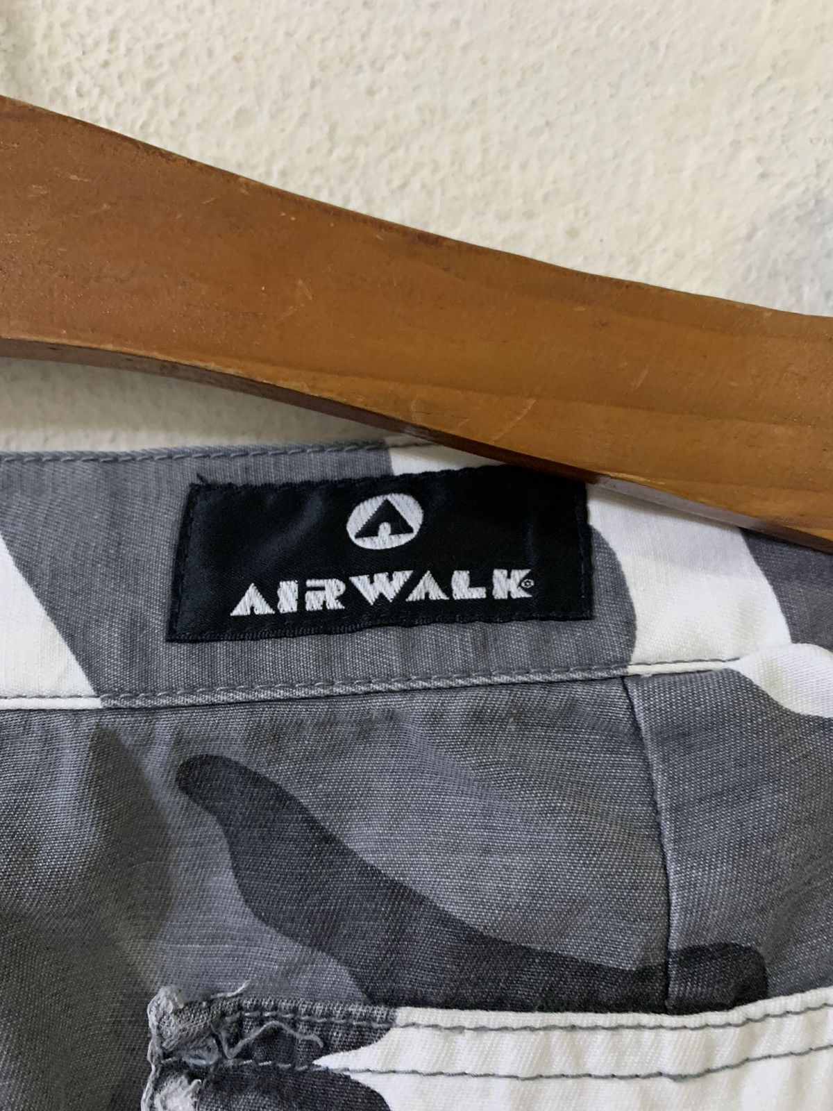 Airwalk Airwalk Camo Cargo Multipocket Short Pants Size US 31 - 7 Thumbnail