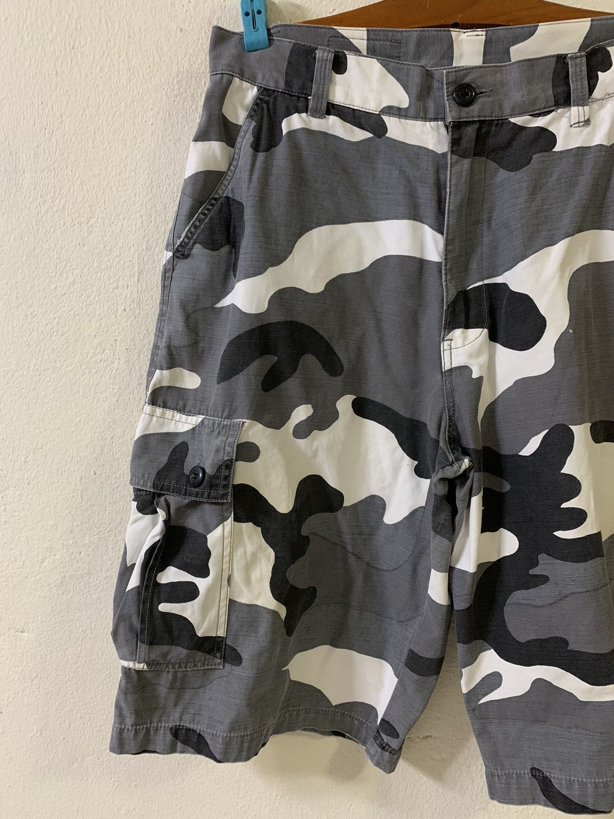Airwalk Airwalk Camo Cargo Multipocket Short Pants Size US 31 - 3 Thumbnail