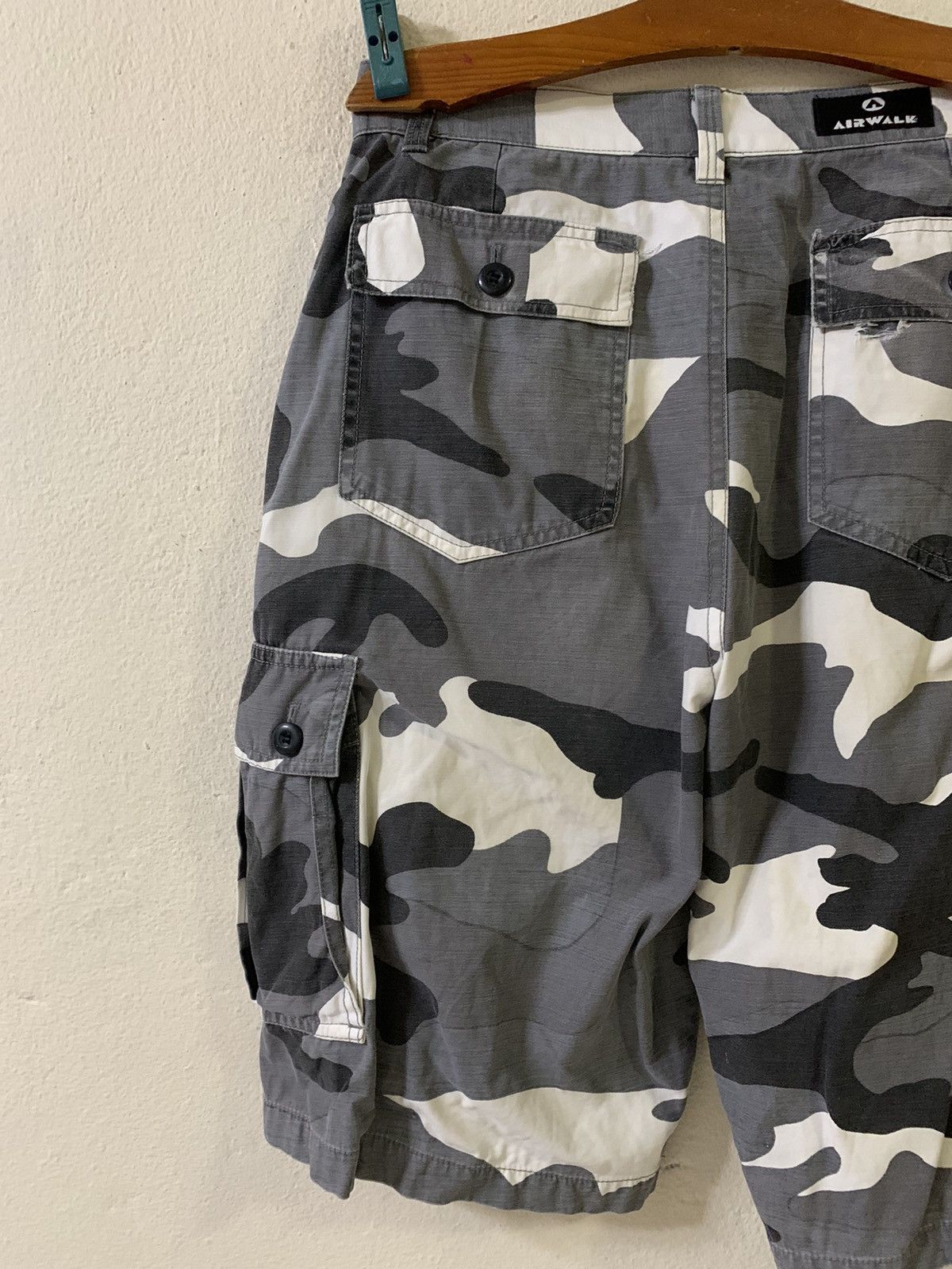 Airwalk Airwalk Camo Cargo Multipocket Short Pants Size US 31 - 6 Thumbnail