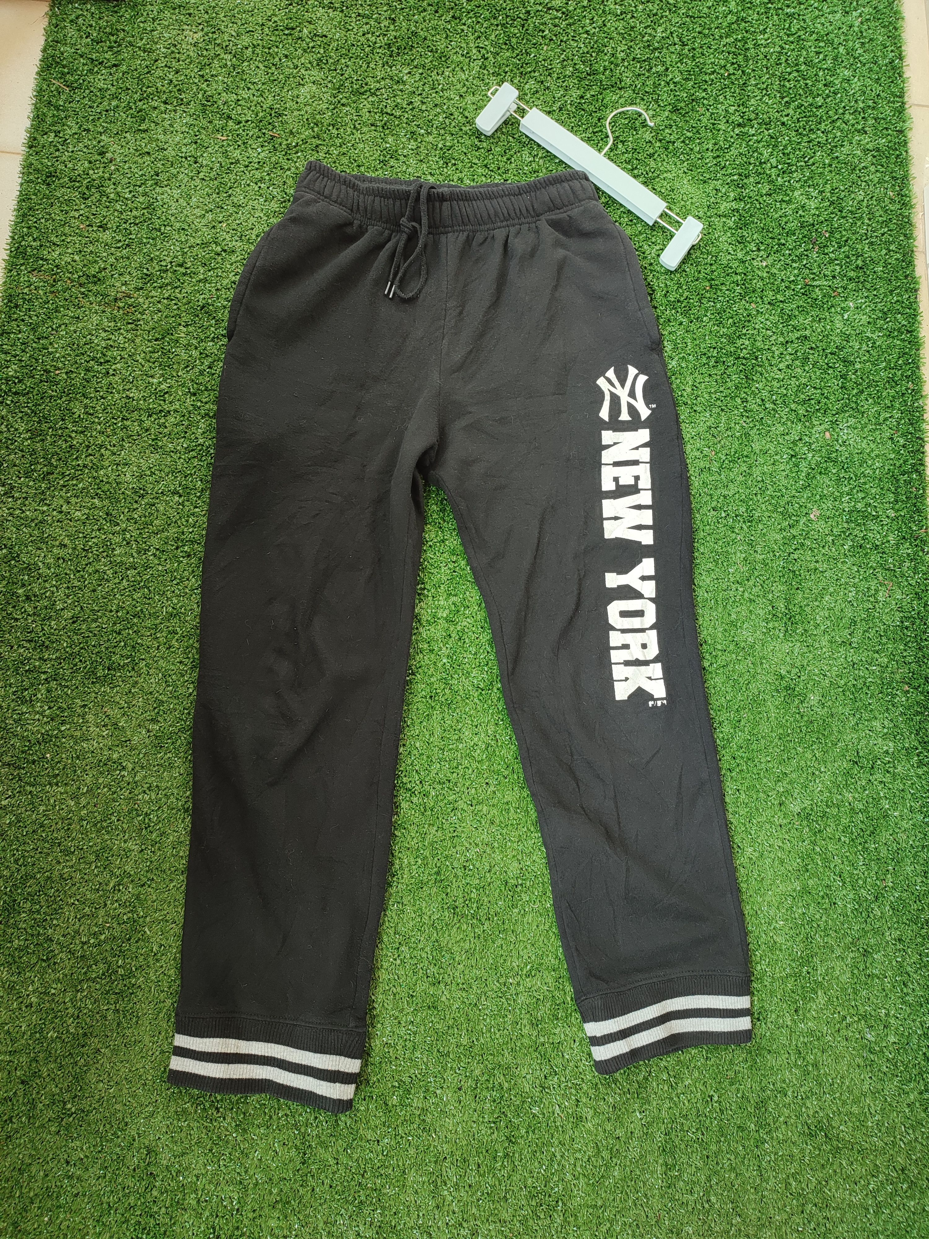 MLB Vintage New York Yankees Joggers Pants Size US 31 - 1 Thumbnail