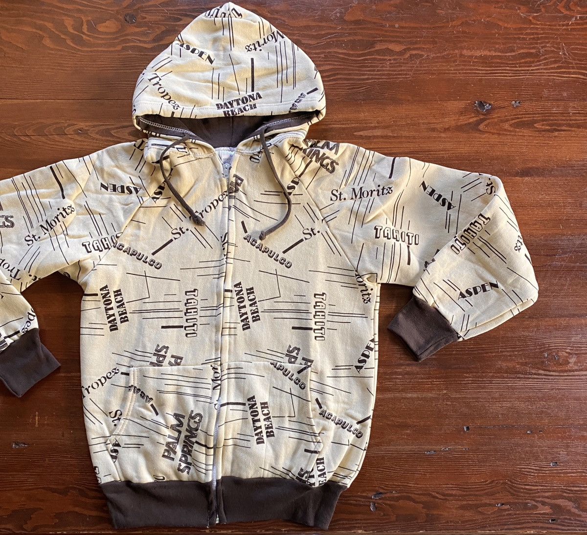 Vintage Vintage 70’s Multi City Full Zip Raglan Hoodie Sweatshirt Size US S / EU 44-46 / 1 - 1 Thumbnail