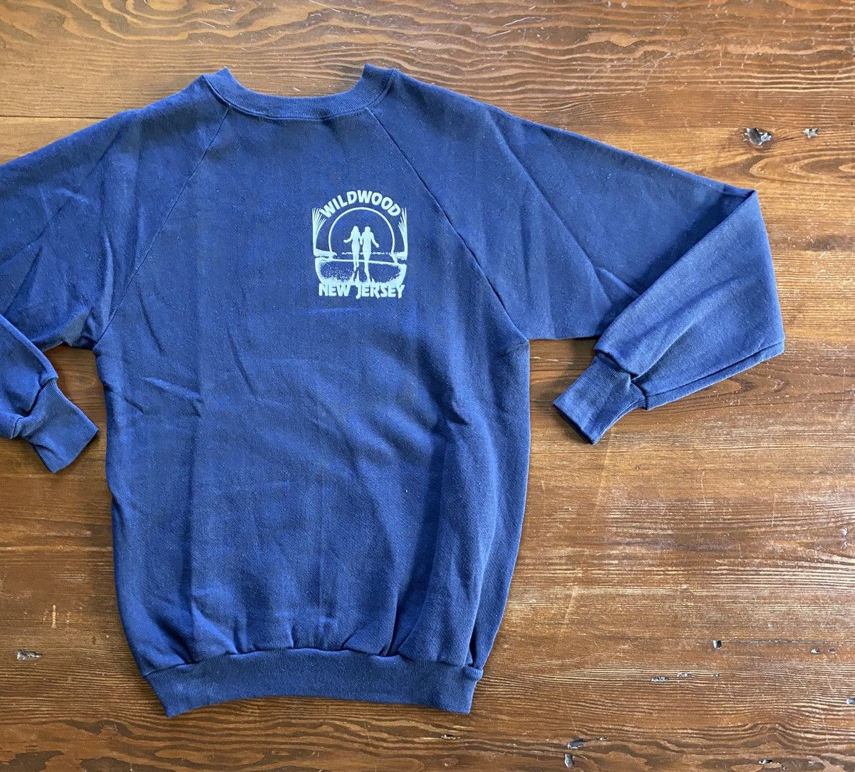 Vintage Vintage 70’s Wildwood New Jersey Raglan Crewneck Sweatshirt Size US S / EU 44-46 / 1 - 1 Thumbnail