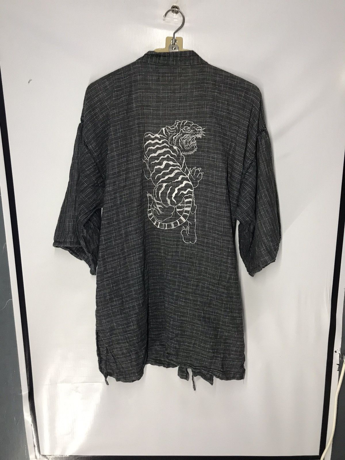 Japanese Brand Kimono sleepwear Embroidered tiger on the back Size US L / EU 52-54 / 3 - 5 Thumbnail