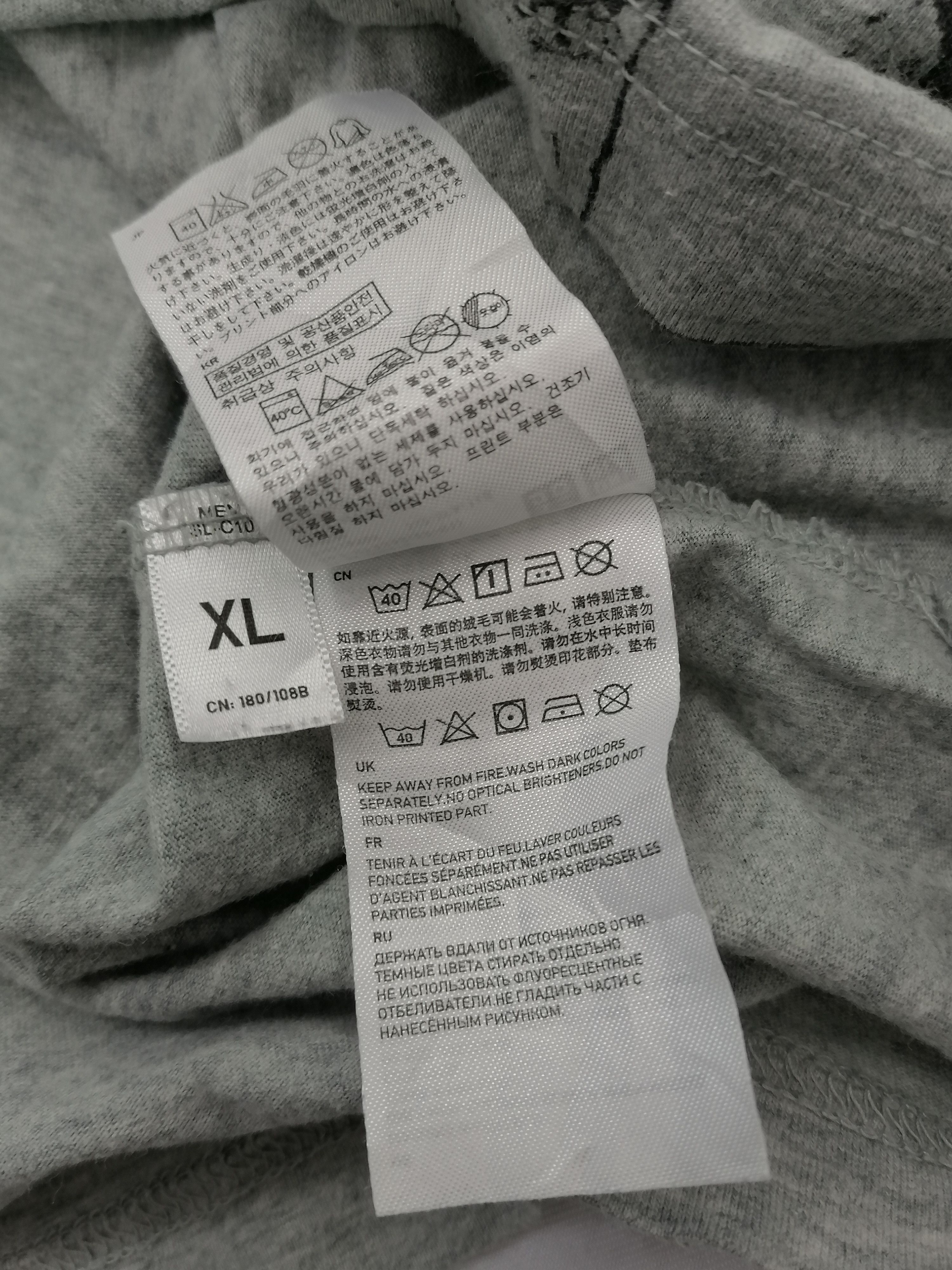 Anime × Japanese Brand × Uniqlo Uniqlo Animation Allover Print Tee Size US L / EU 52-54 / 3 - 5 Thumbnail