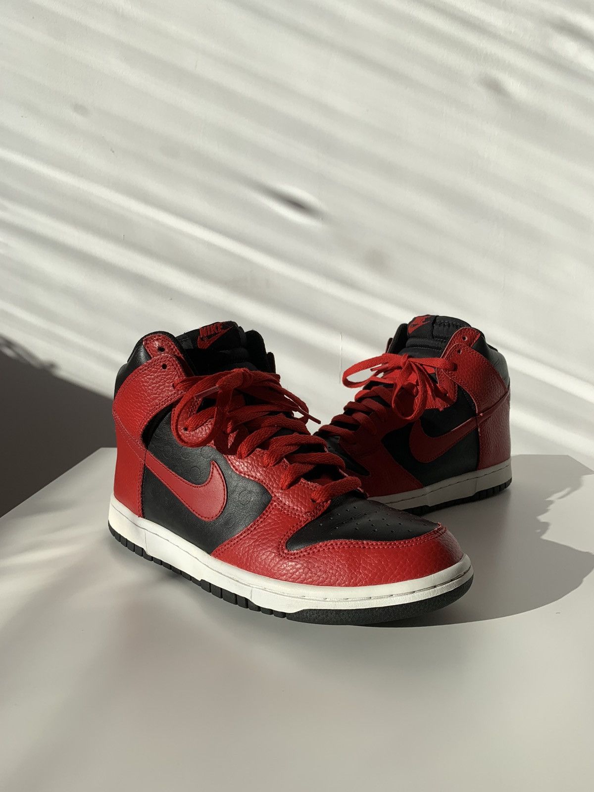 Nike 2010 Nike Dunk High Be True To Your Street Black/Red Size US 8 / EU 41 - 2 Thumbnail