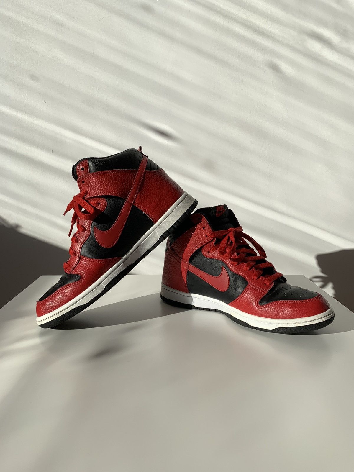 Nike 2010 Nike Dunk High Be True To Your Street Black/Red Size US 8 / EU 41 - 7 Thumbnail
