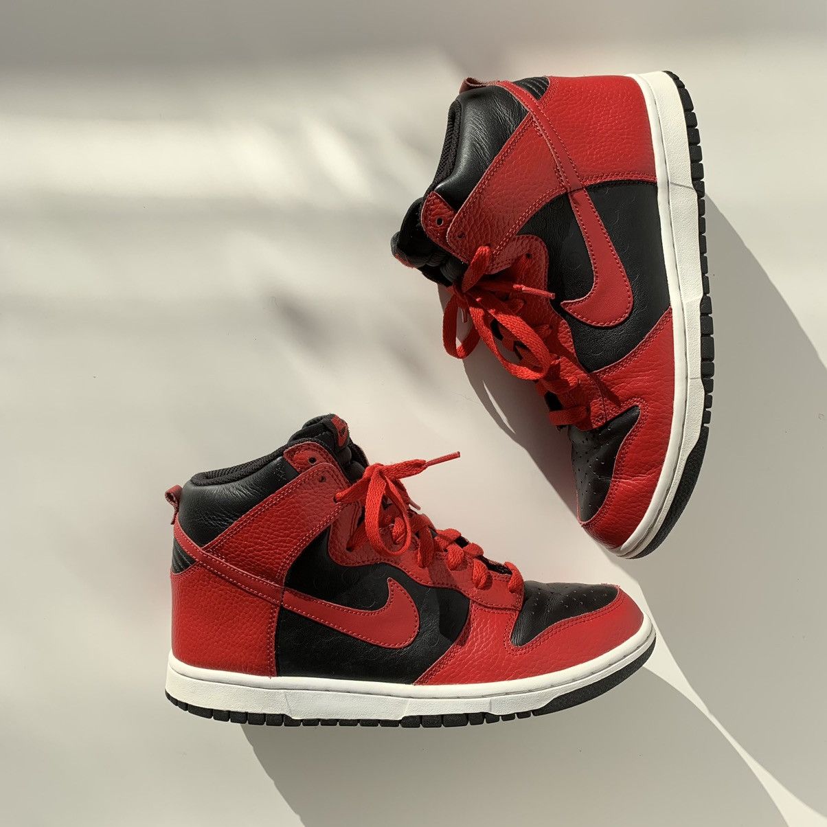Nike 2010 Nike Dunk High Be True To Your Street Black/Red Size US 8 / EU 41 - 1 Thumbnail