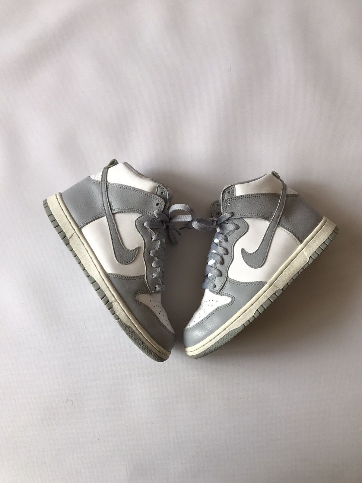 Nike 2016 Nike Dunk High White Wolf Grey WMNS Size US 7.5 / IT 37.5 - 7 Thumbnail