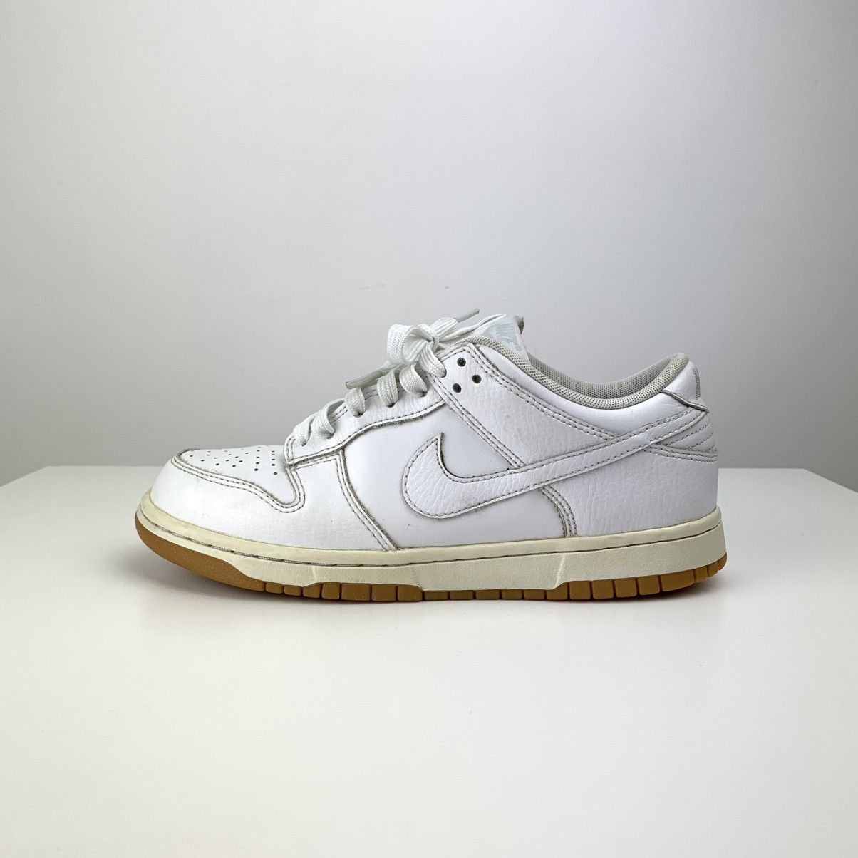 Nike 2016 Nike Dunk Low Triple White Gum Size US 7 / IT 37 - 2 Thumbnail