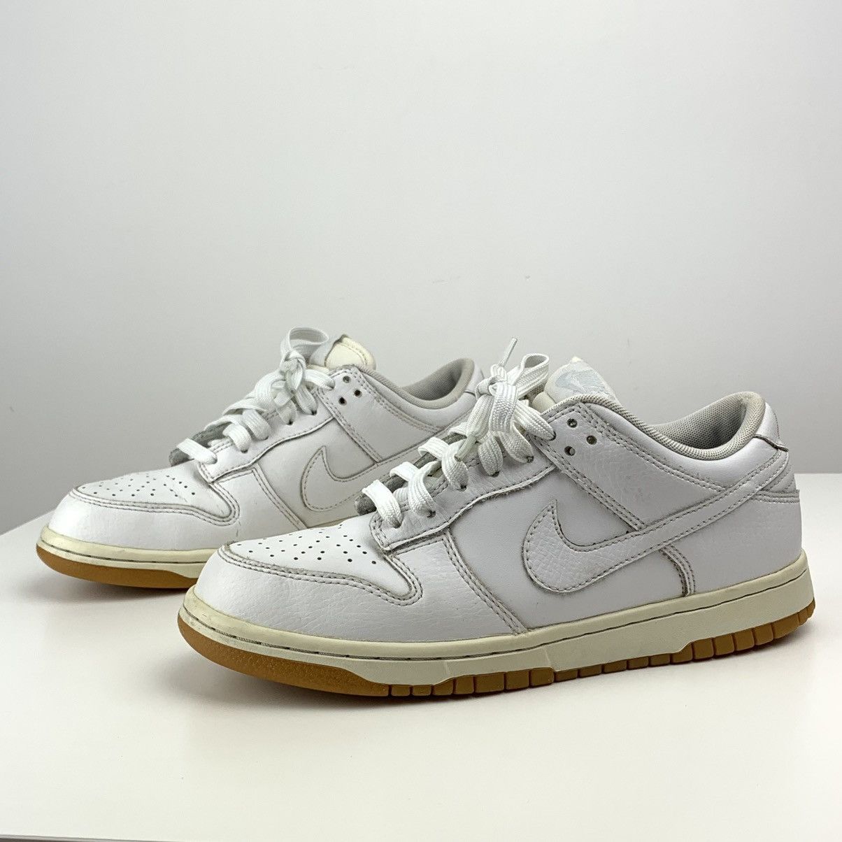 Nike 2016 Nike Dunk Low Triple White Gum Size US 7 / IT 37 - 4 Thumbnail