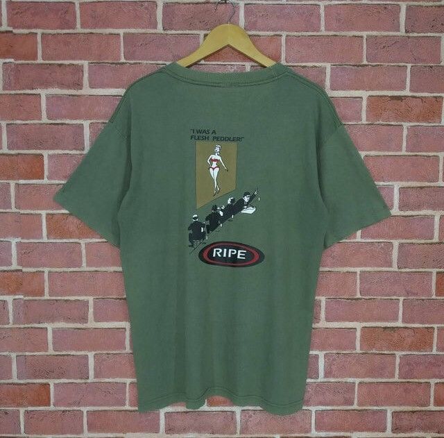 Vintage Vintage RIPE Skateboards Hentai Girl Show USA T-shirt Size US L / EU 52-54 / 3 - 1 Thumbnail