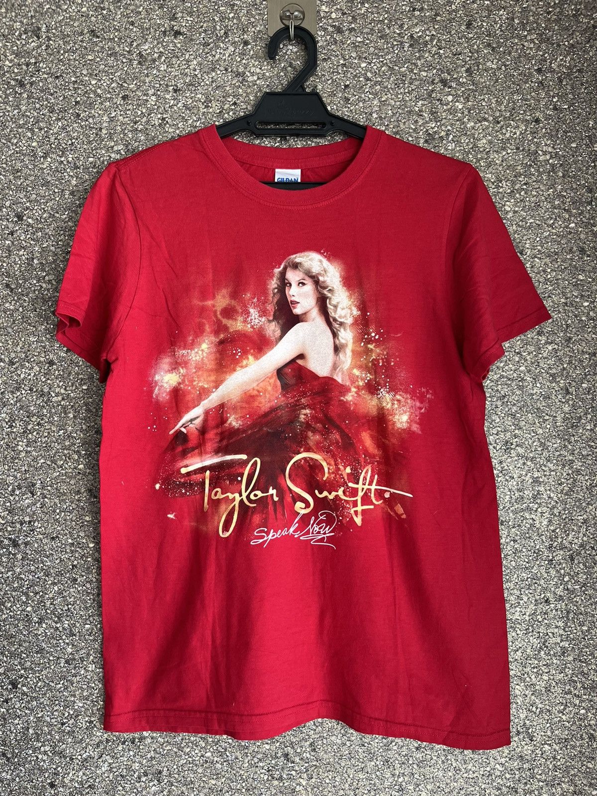 image of Vintage Taylor Swift Ft32 in Red, Men's (Size Small)